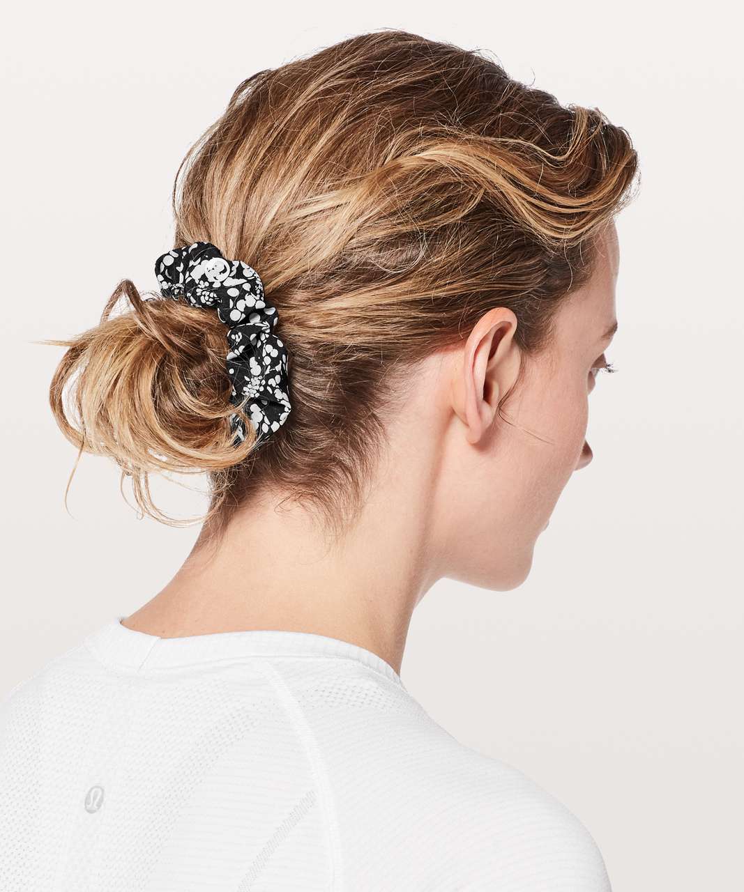 Lululemon Uplifting Scrunchie - Chirasu Black