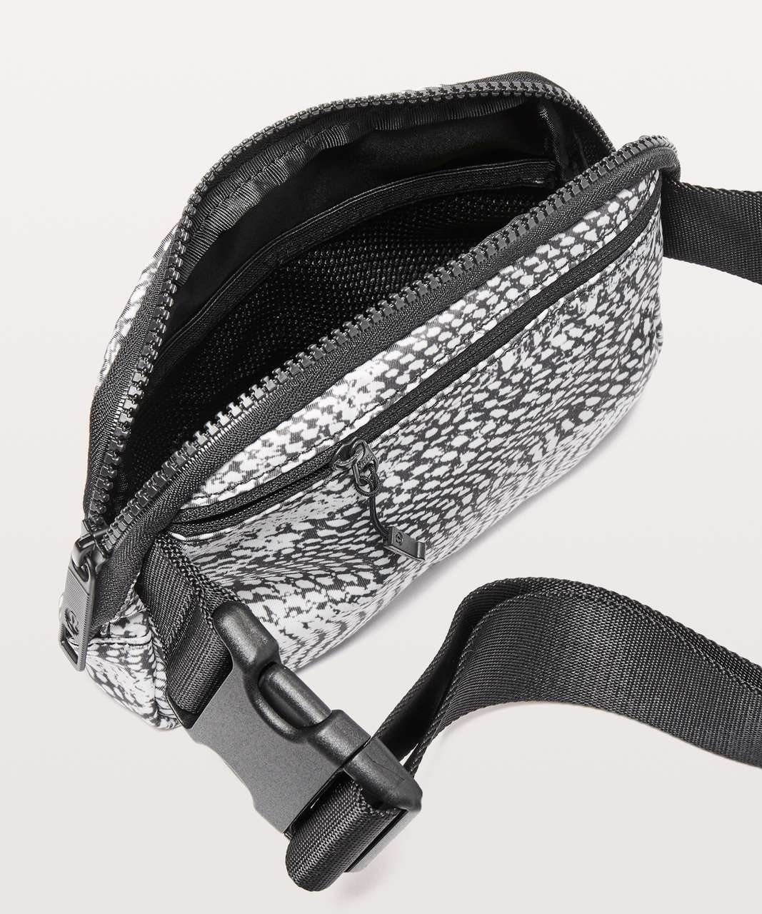 Lululemon Everywhere Belt Bag *1L - Swerve Vapor Metal Grey / Black