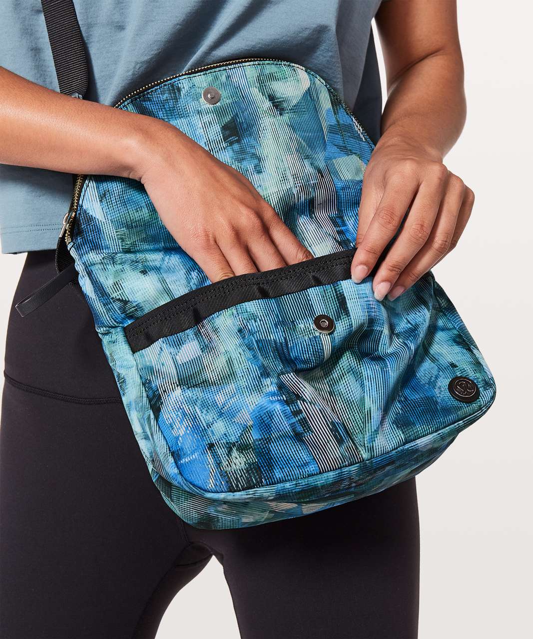 Lululemon Festival Bag II *5L - Sun Dazed Multi Blue / Black