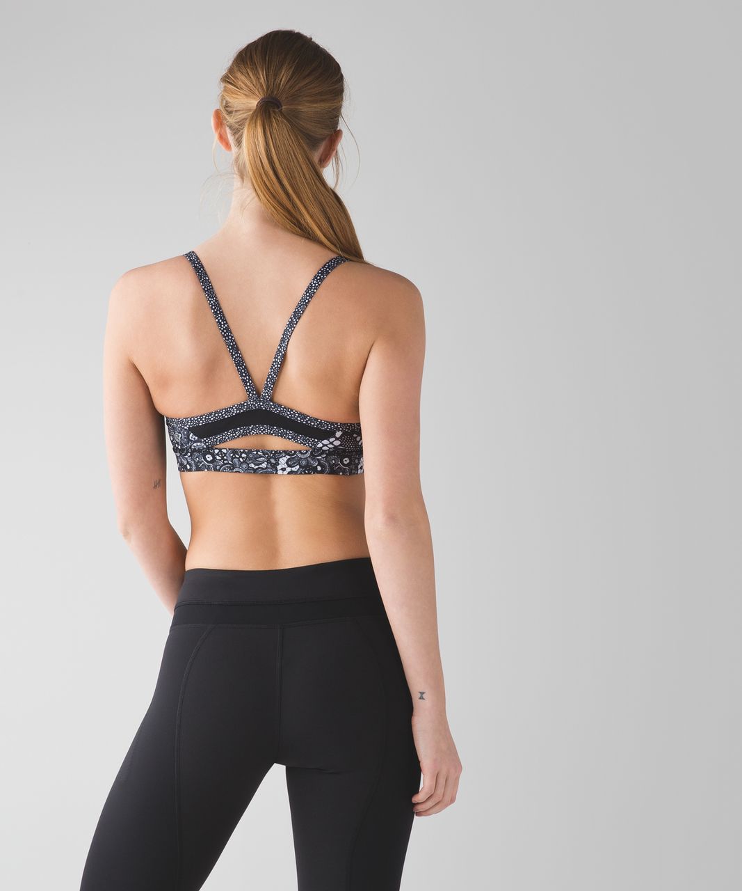 Floret black sports bra