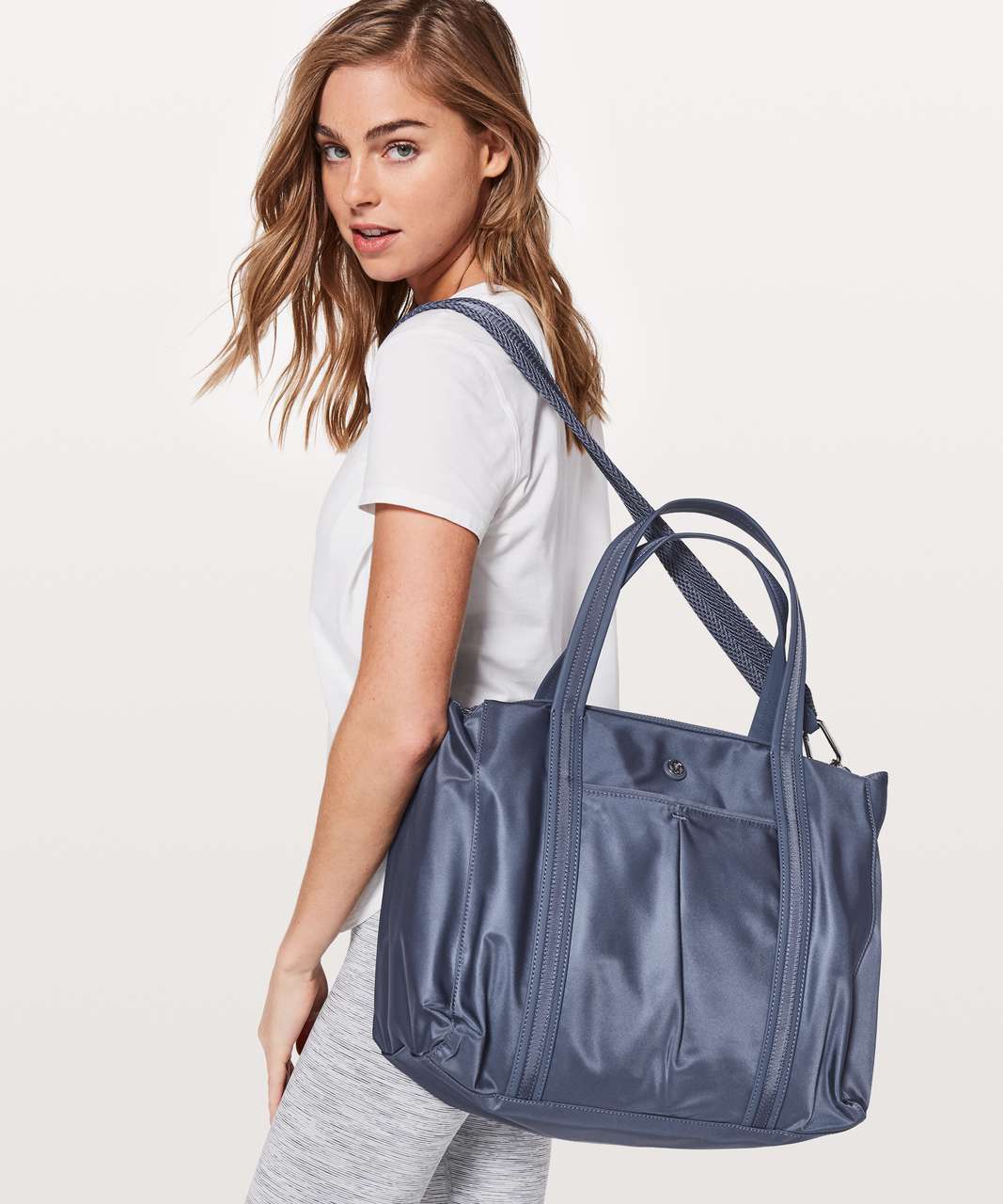 lululemon everywhere bag 23l