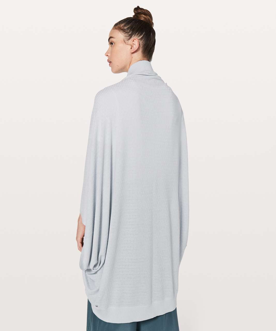 Lululemon Stillness Wrap - Silver Fox / Alpine White