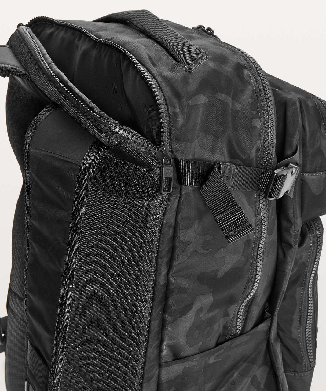 専用　lululemon Assert Backpack 30L Camo