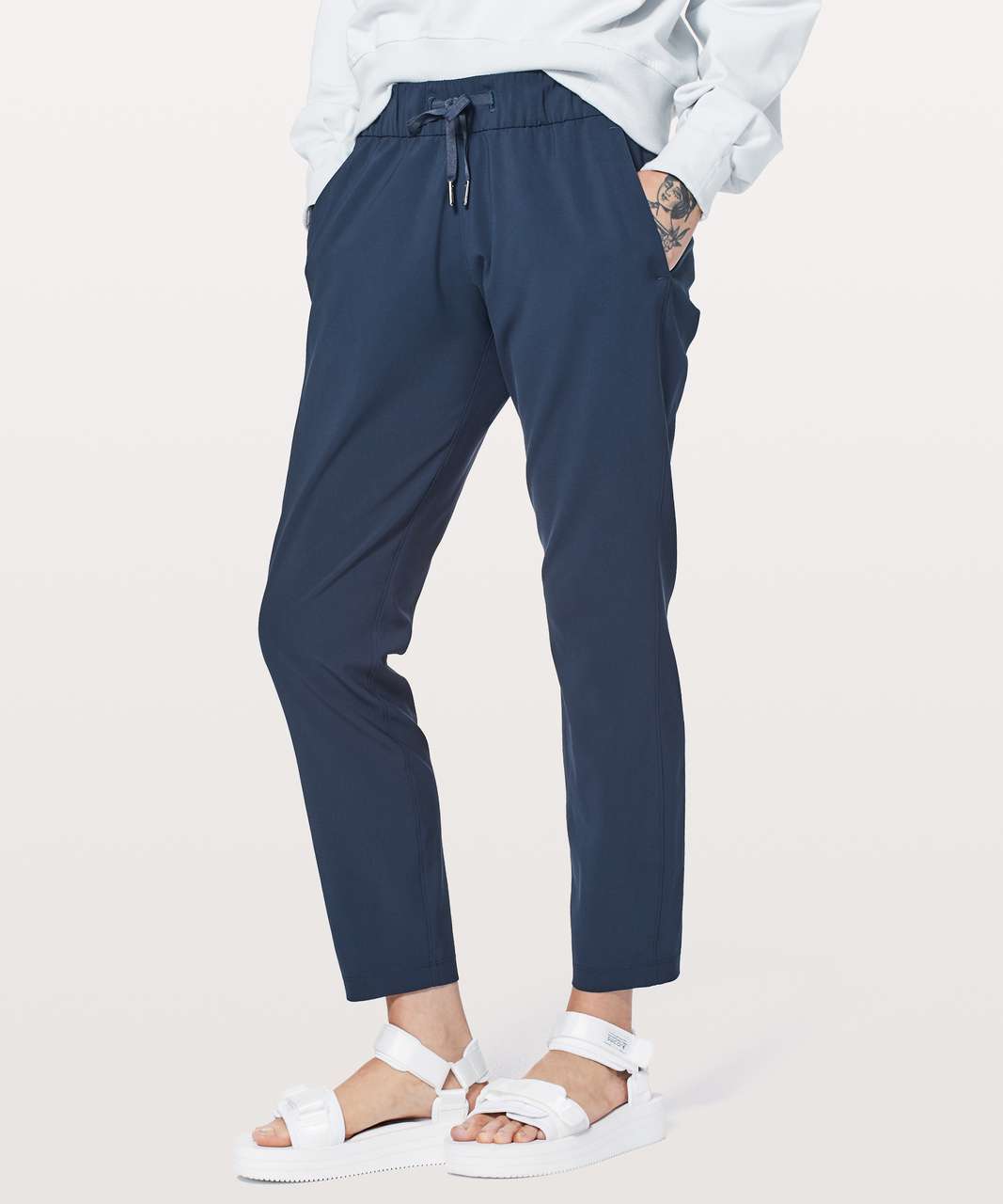 Lululemon On The Fly Wide Leg Pant (Woven) (True Navy TRNV, 8