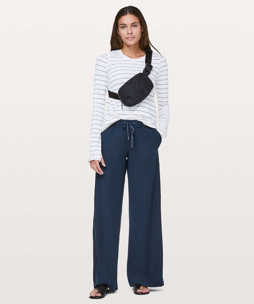 Lululemon On The Fly Wide Leg Pant (Woven) (True Navy TRNV, 8