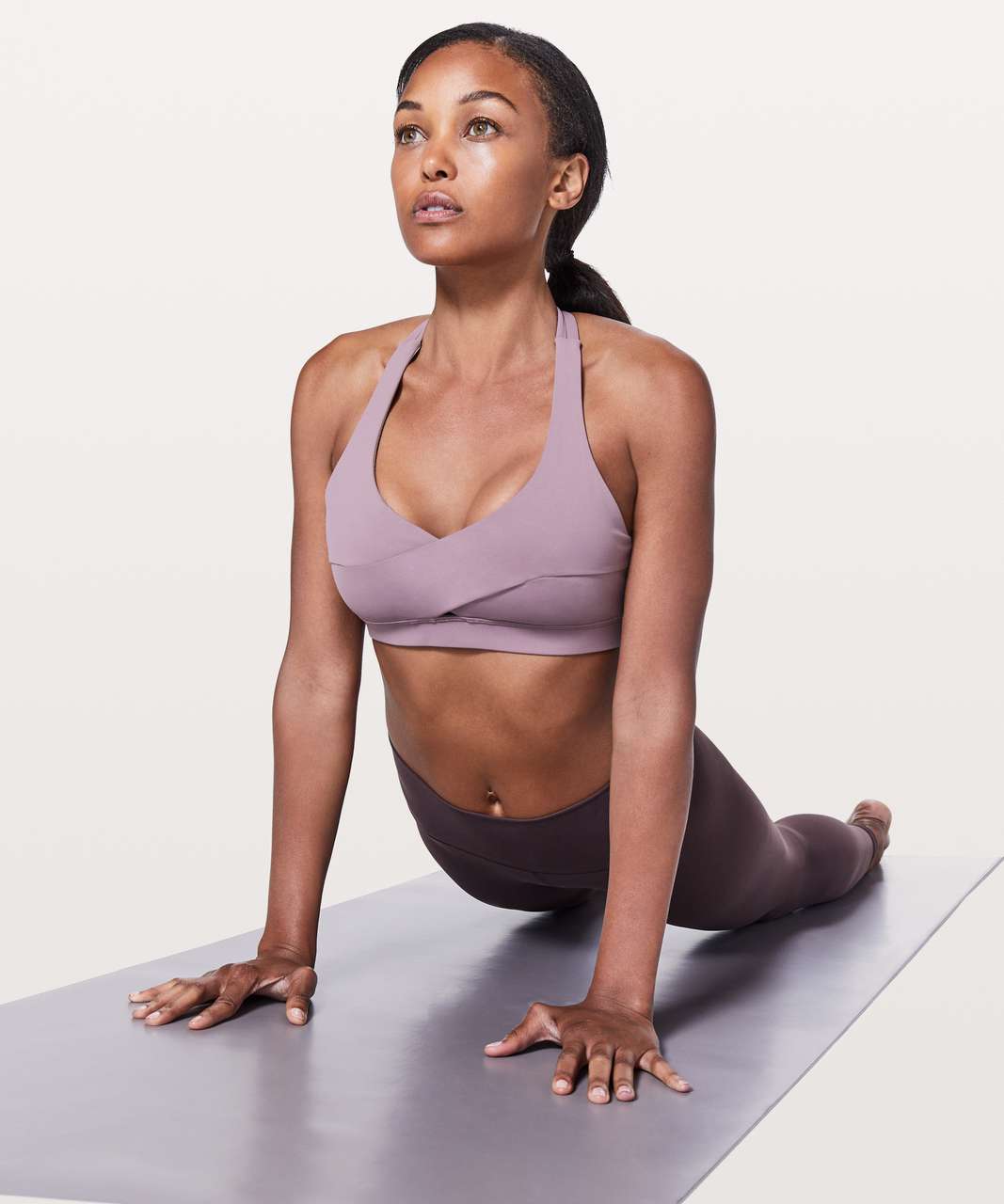 https://storage.googleapis.com/lulu-fanatics/product/40998/1280/lululemon-energy-bra-wrap-dusty-mauve-026873-240983.jpg