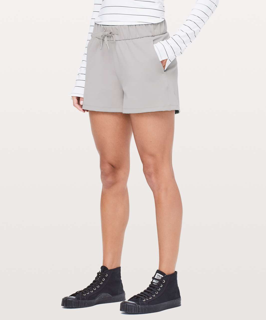 Lululemon On The Fly Short *2.5 - Dark Chrome - lulu fanatics