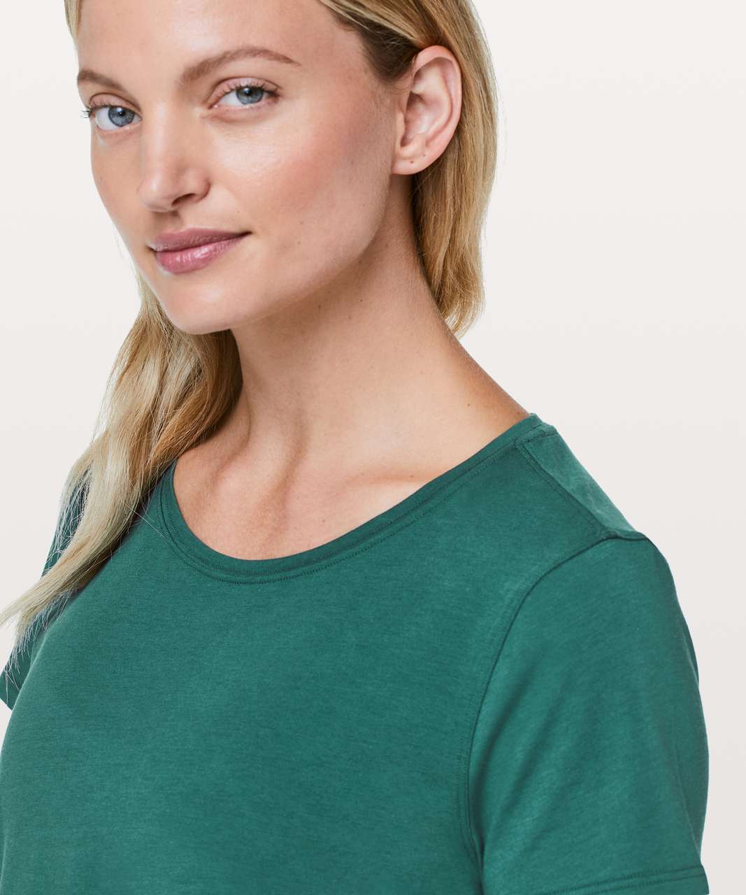 Some may disagree, but I actually love the cute little embroidered “ lululemon” on this loungeful crewneck pullover. Also can't go wrong with  green jasper ❤️ : r/lululemon