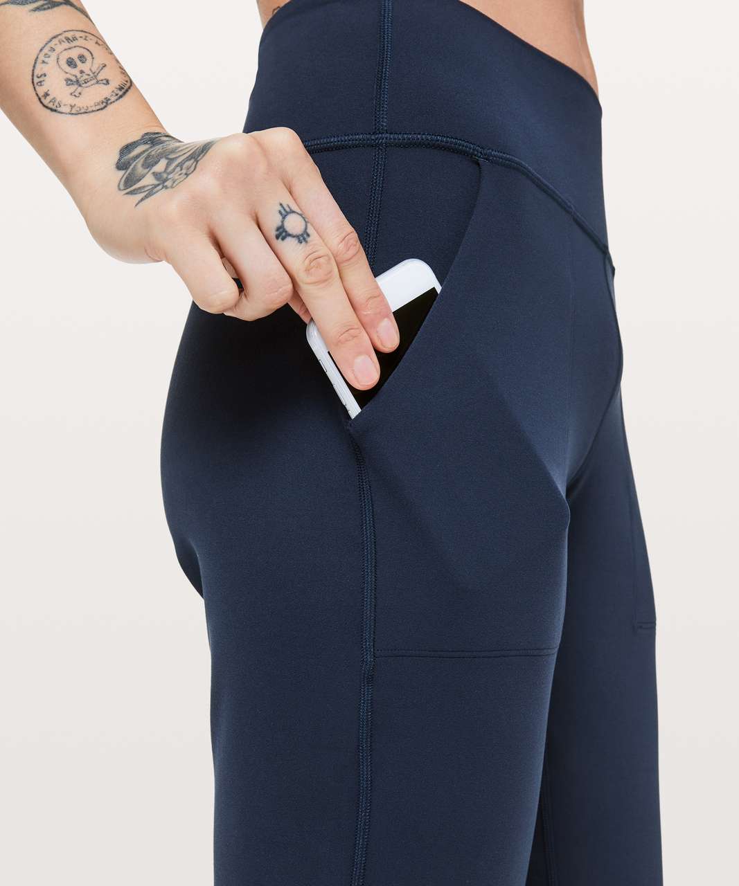 Took a chance on Align joggers in true navy (10): I never knew comfort  before now 👏 I sized up from my usual leggings size (8) to my shorts size ( 10)! : r/lululemon