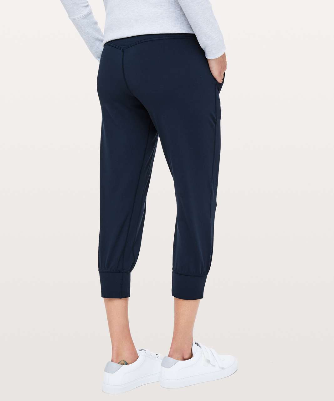 6] lululemon wanderer cropped jogger navy, Women's Fashion