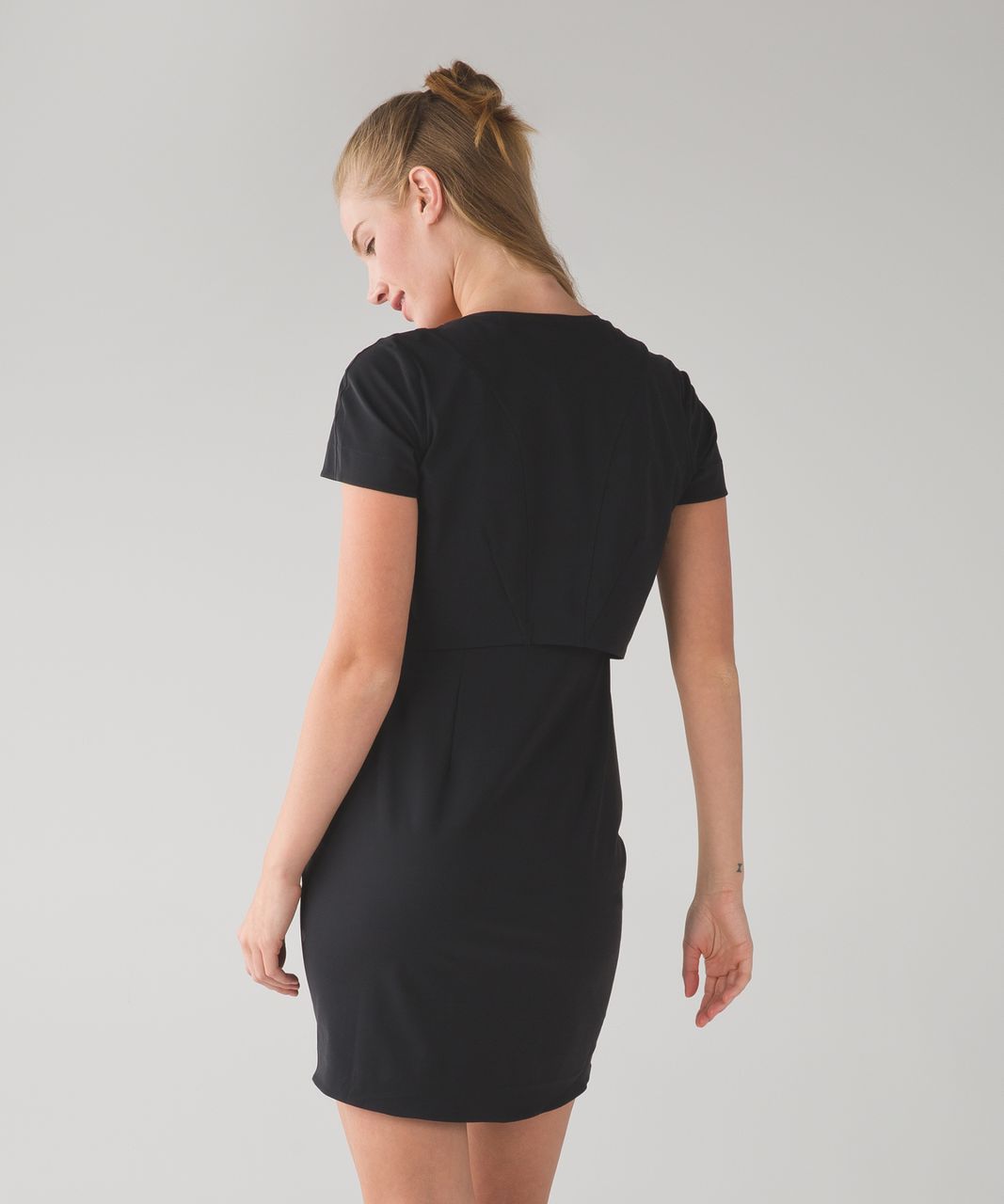 Lululemon \u0026go Endeavor Dress - Black 