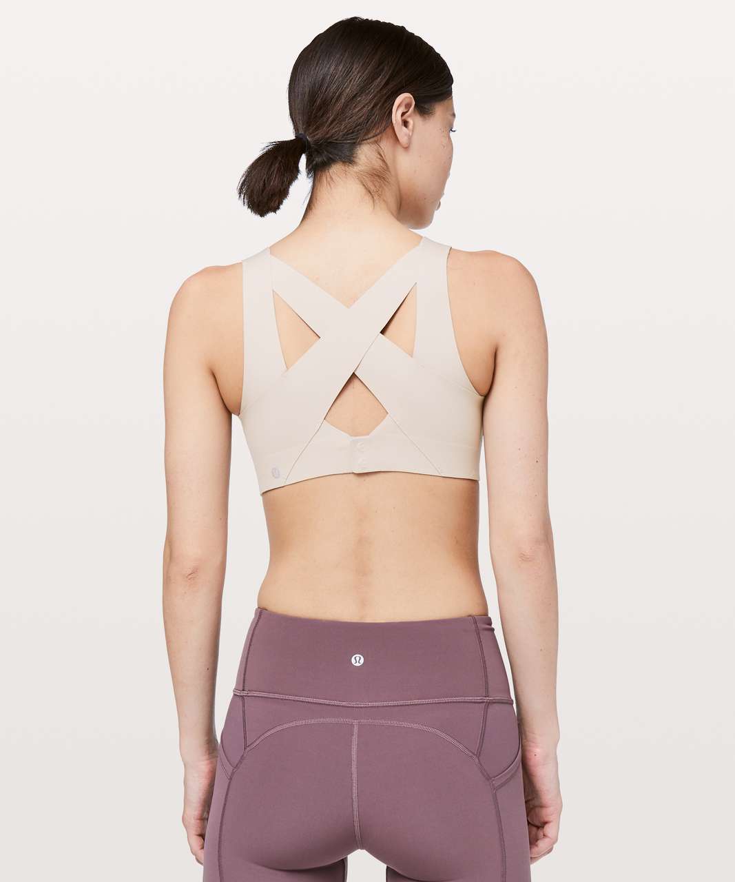 https://storage.googleapis.com/lulu-fanatics/product/42432/1280/lululemon-enlite-bra-barely-beige-026673-247764.jpg