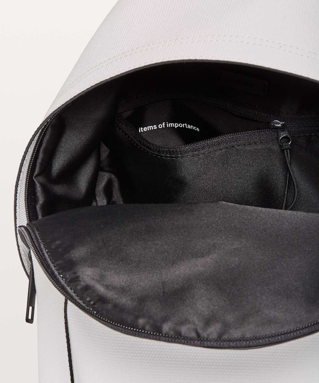 Lululemon Return To Form Backpack - White / Black