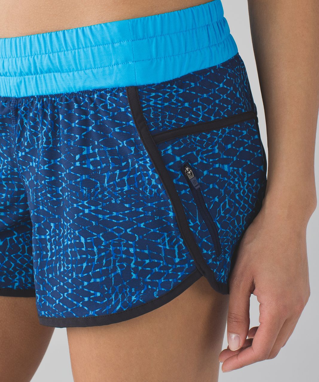 Lululemon Tracker Short III - Samba Snake Kayak Blue Hero Blue / Kayak Blue