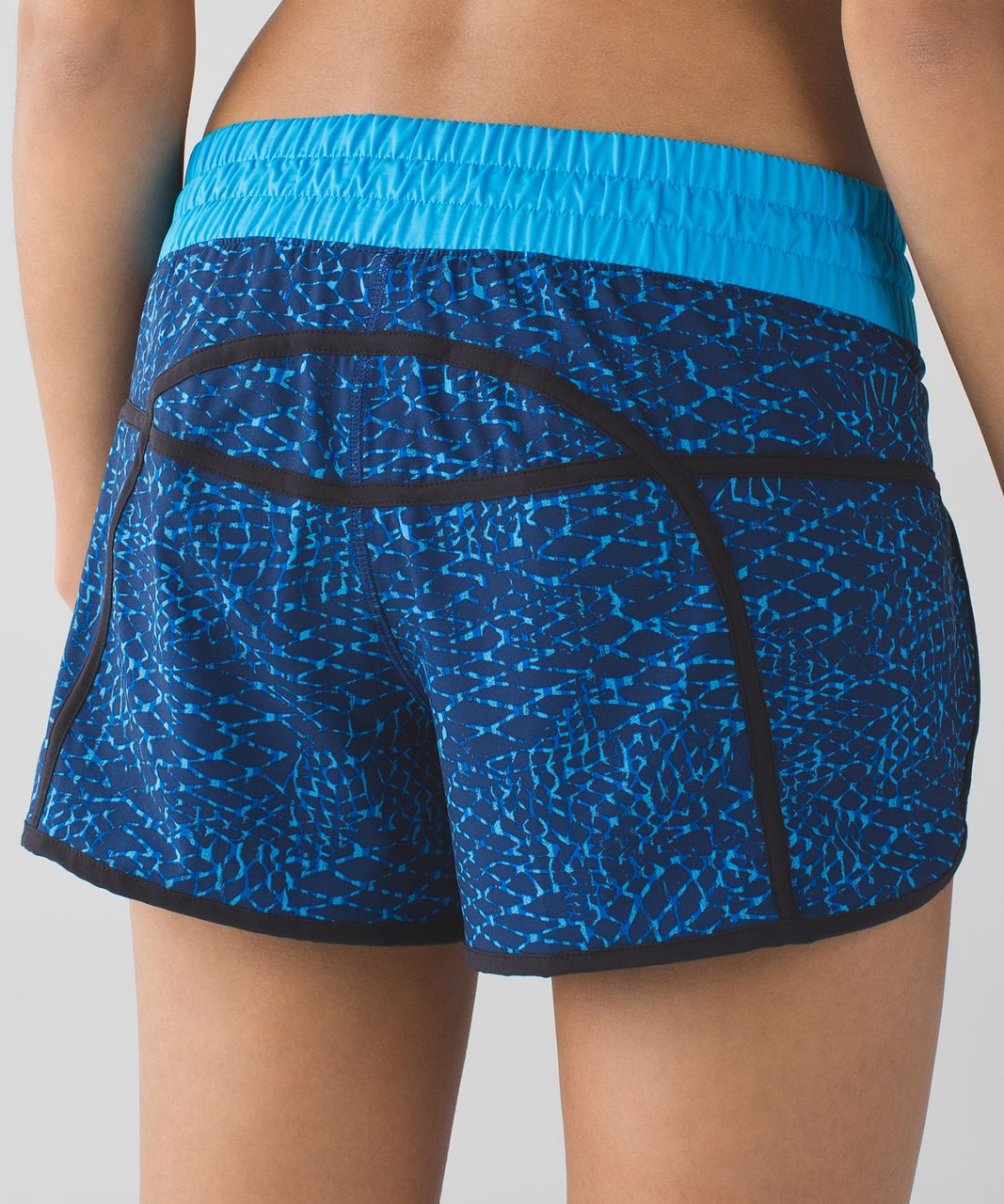 Lululemon Tracker Short III - Samba Snake Kayak Blue Hero Blue / Kayak Blue