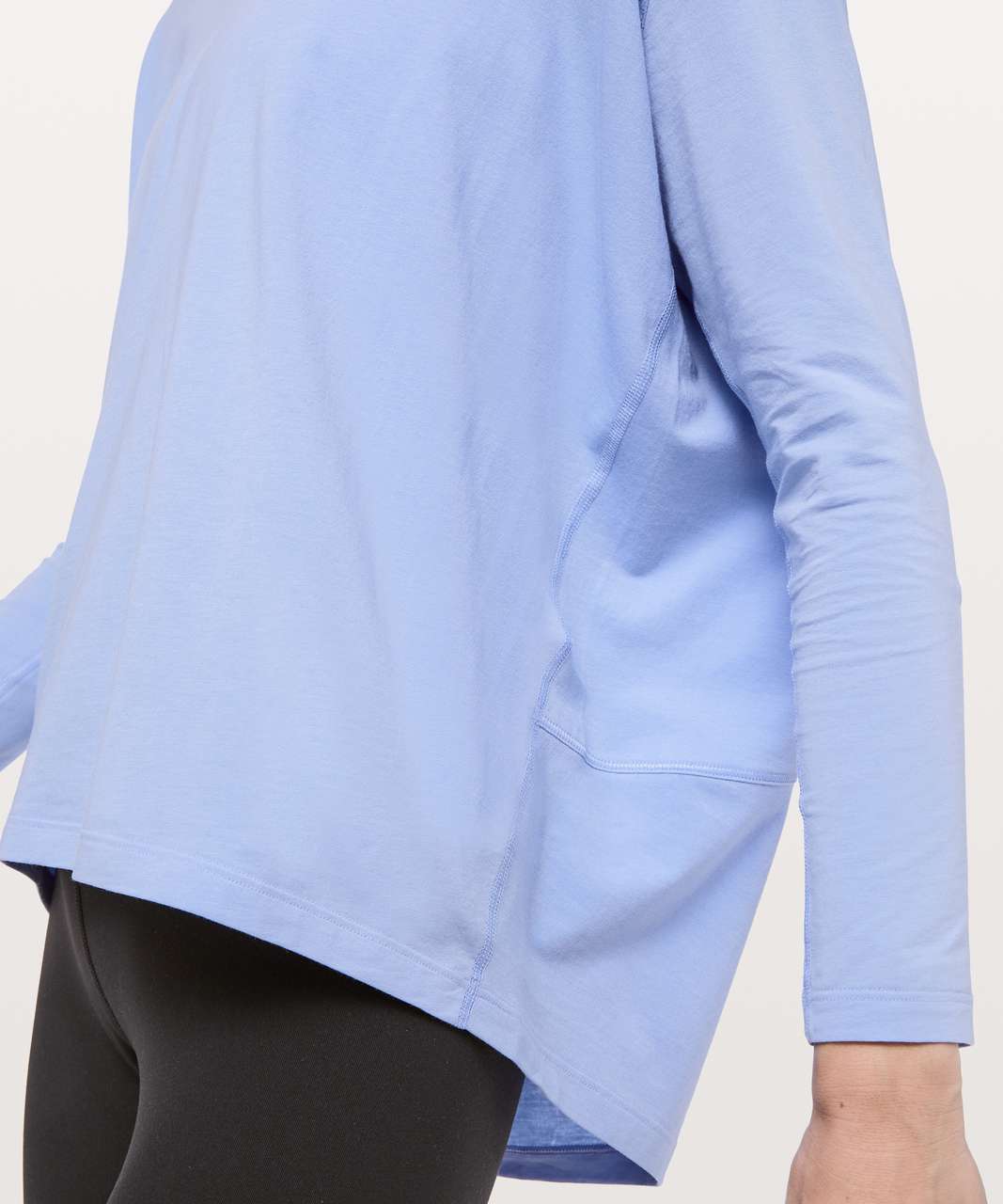 Lululemon Back In Action Long Sleeve V - Hydrangea Blue