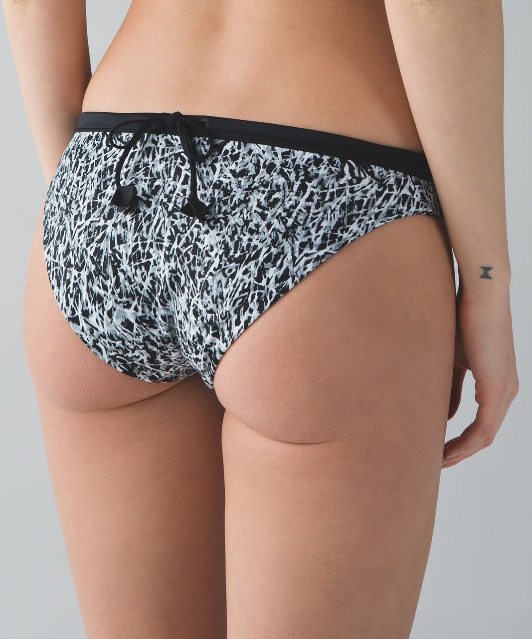 Lululemon Suns Out Bikini - Mini Ripple White Seal Grey / Black