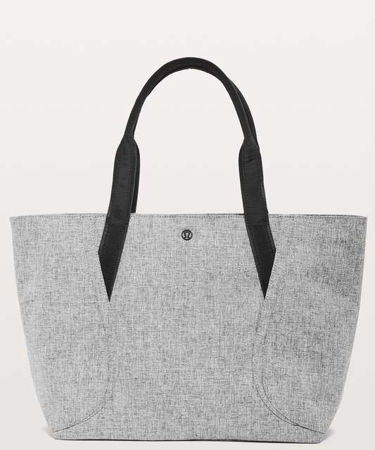 lululemon out of range tote 20l