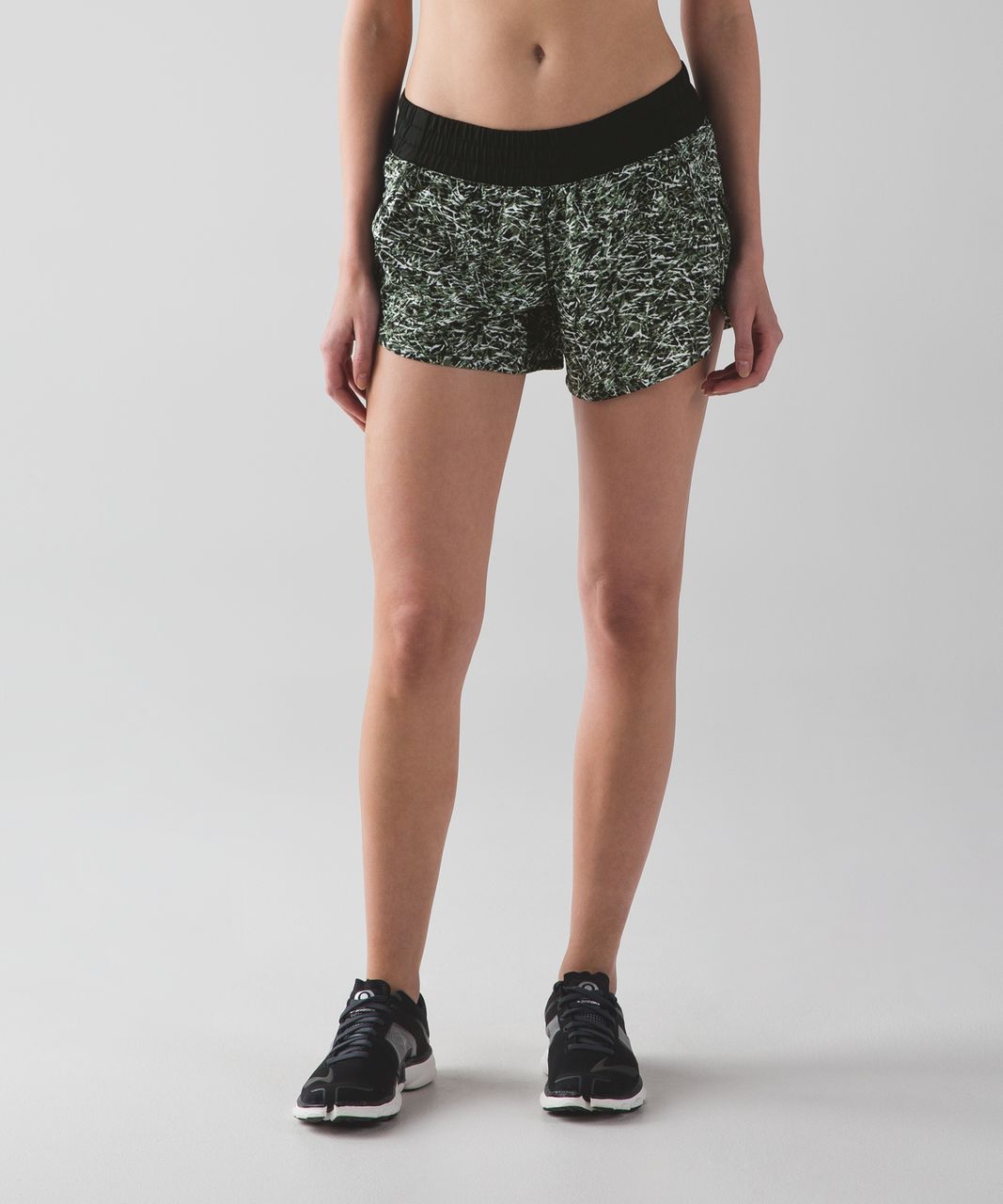 Lululemon Tracker Short IV - Mini Ripple Desert Olive Fatigue Green / Fatigue Green