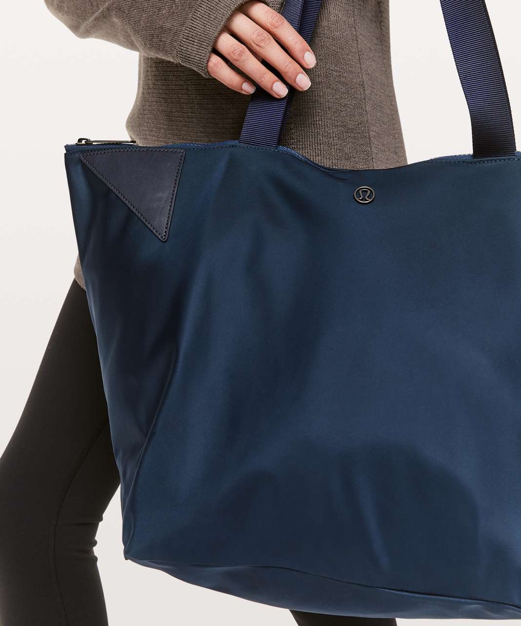 Lululemon Acute Tote *23L - Mineral Blue / Midnight Navy