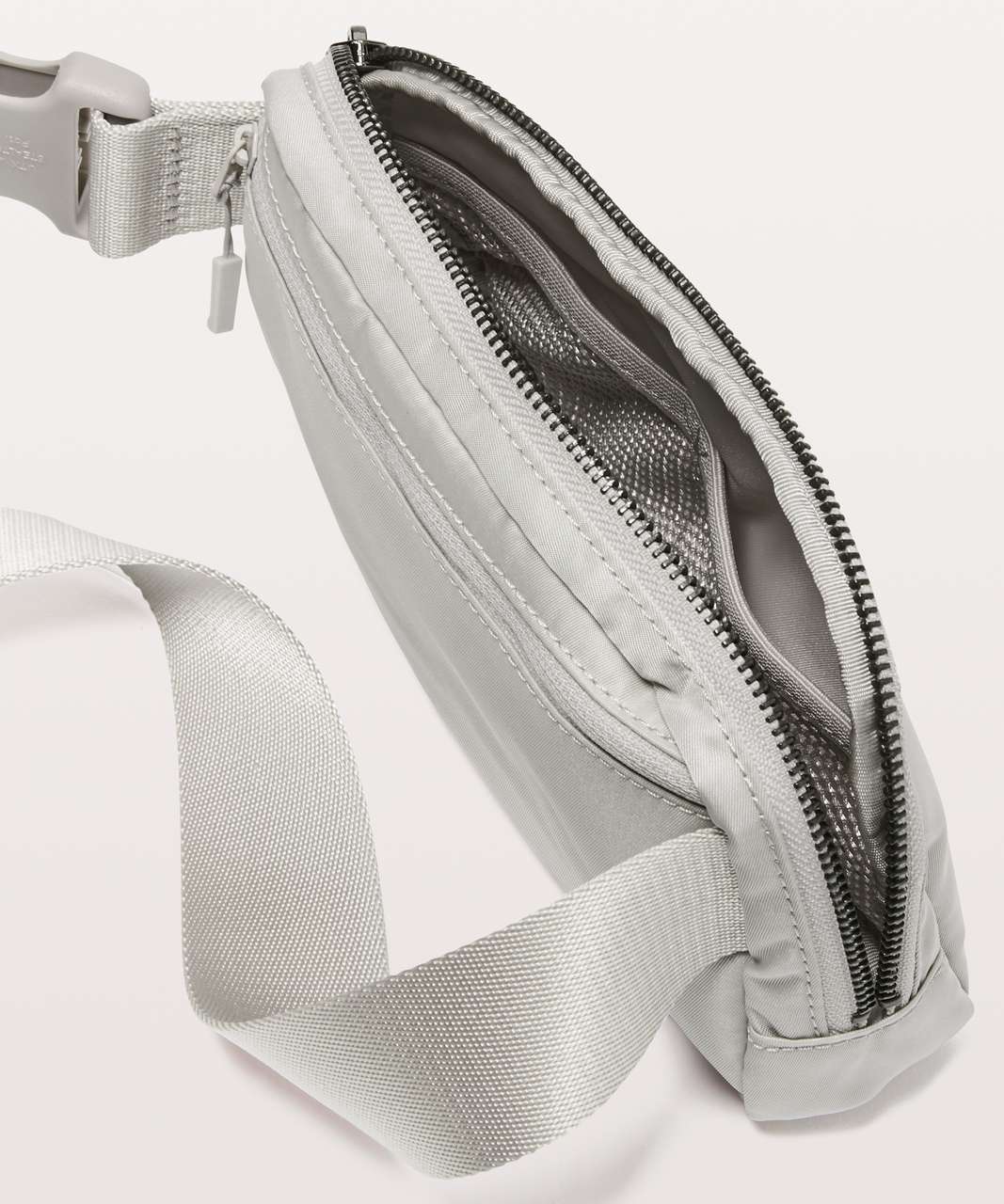 Lululemon Everywhere Belt Bag *1L - Chrome