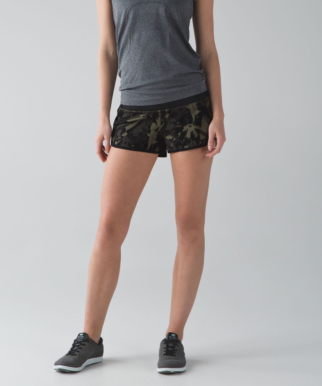 Lululemon Speed Short *H2O - Pop Cut Fatigue Green Black / Black 