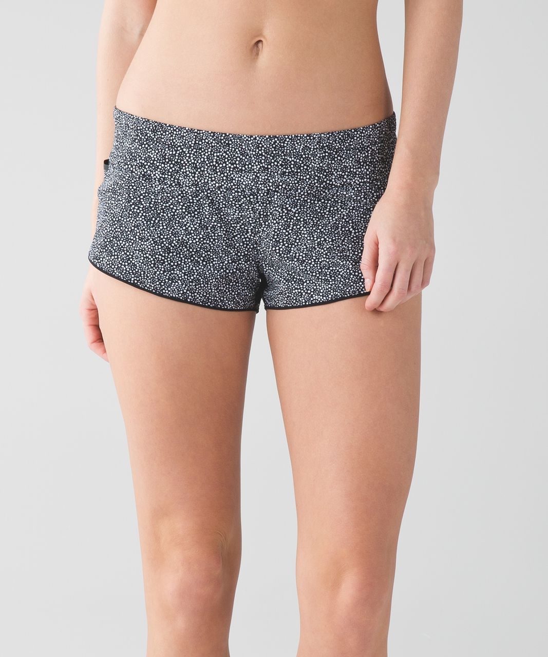 Lululemon Surf Short II - Freckle Flower Black White / Black