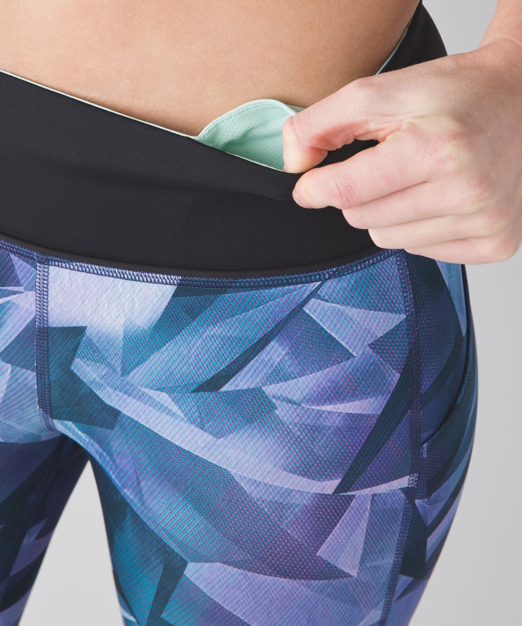 Lululemon Pace Rival Crop - Pretty Prism Multi / Black