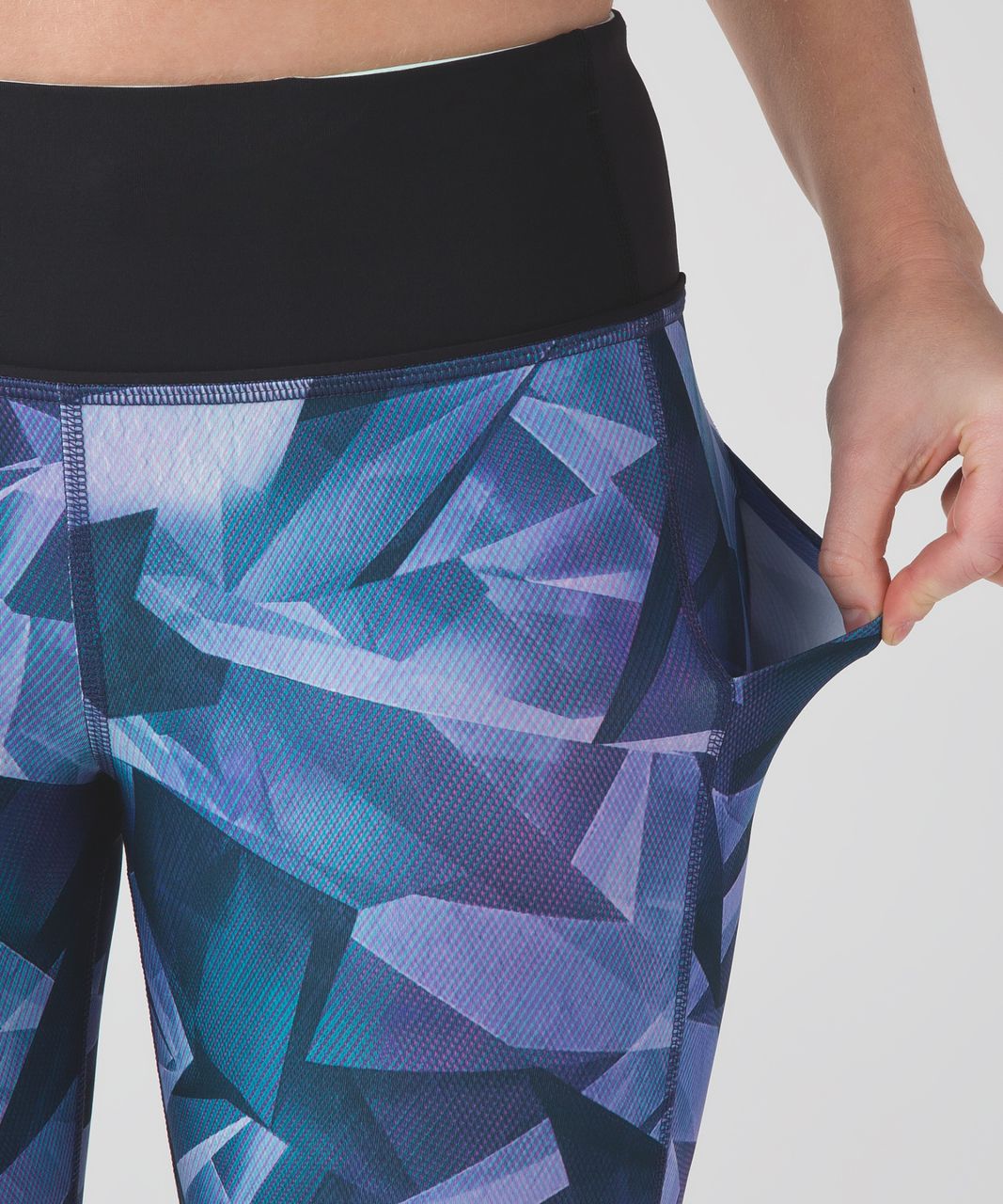 Lululemon Pace Rival Crop - Pretty Prism Multi / Black