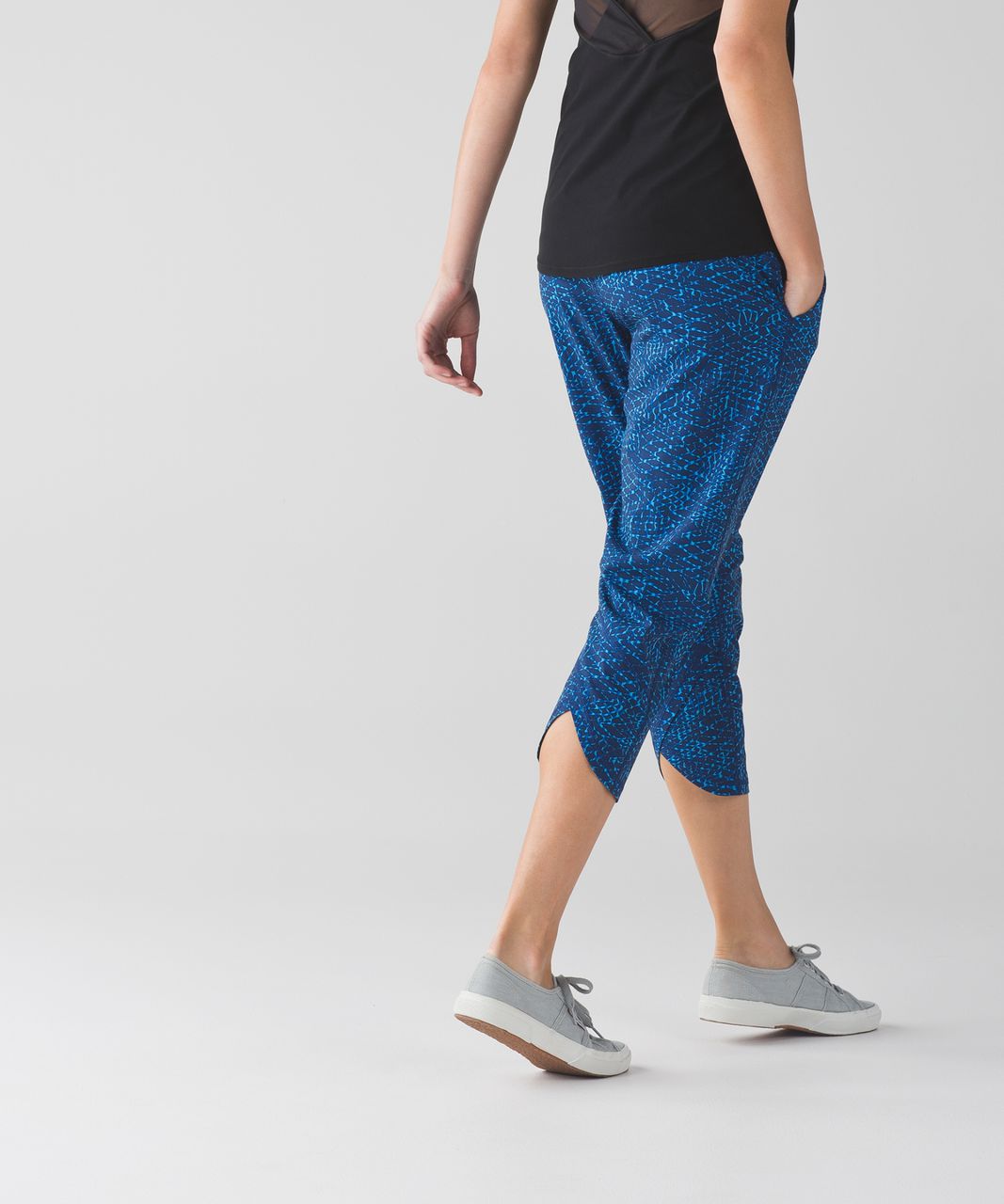 lululemon tranquil crop