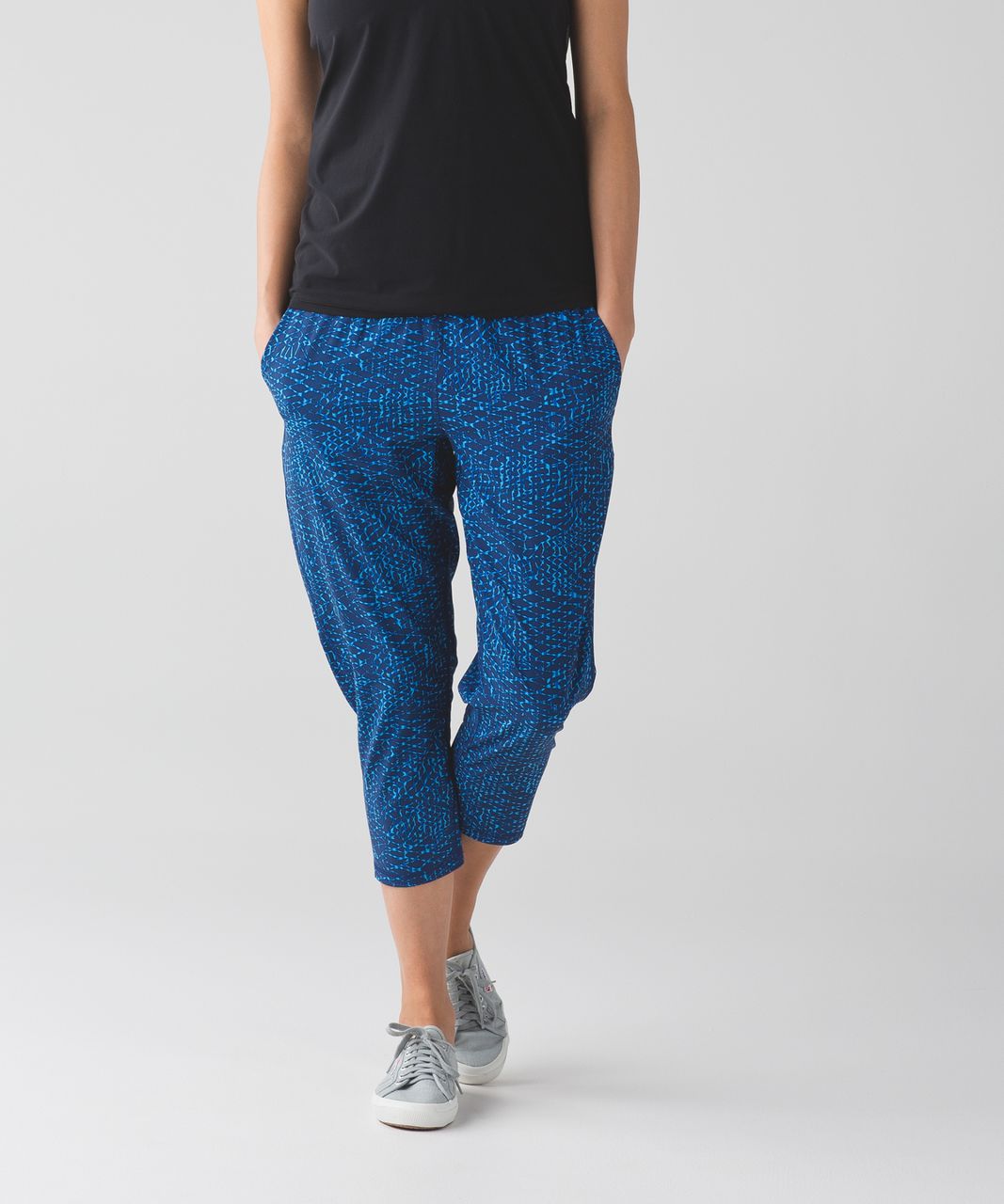 Lululemon Tranquil Crop - Samba Snake Kayak Blue Hero Blue