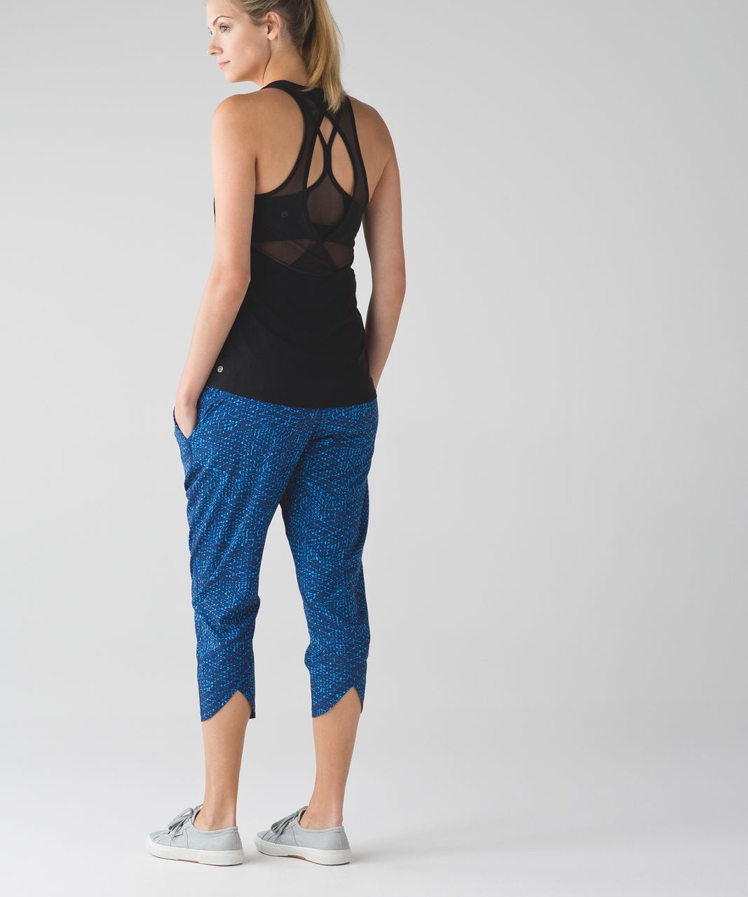 Lululemon Tranquil Crop - Samba Snake Kayak Blue Hero Blue