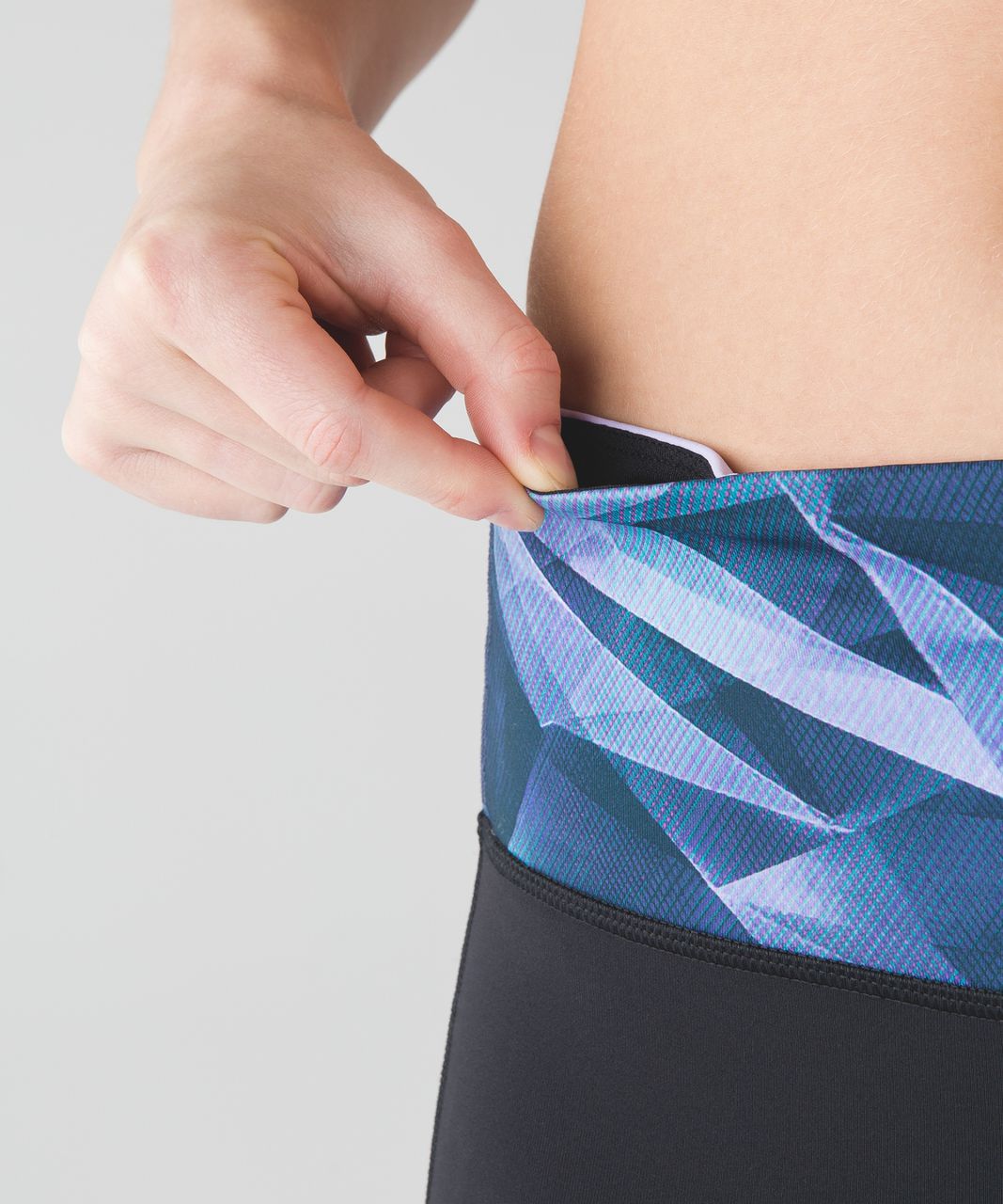 Lululemon Var-City Crop - Black / Pretty Prism Multi