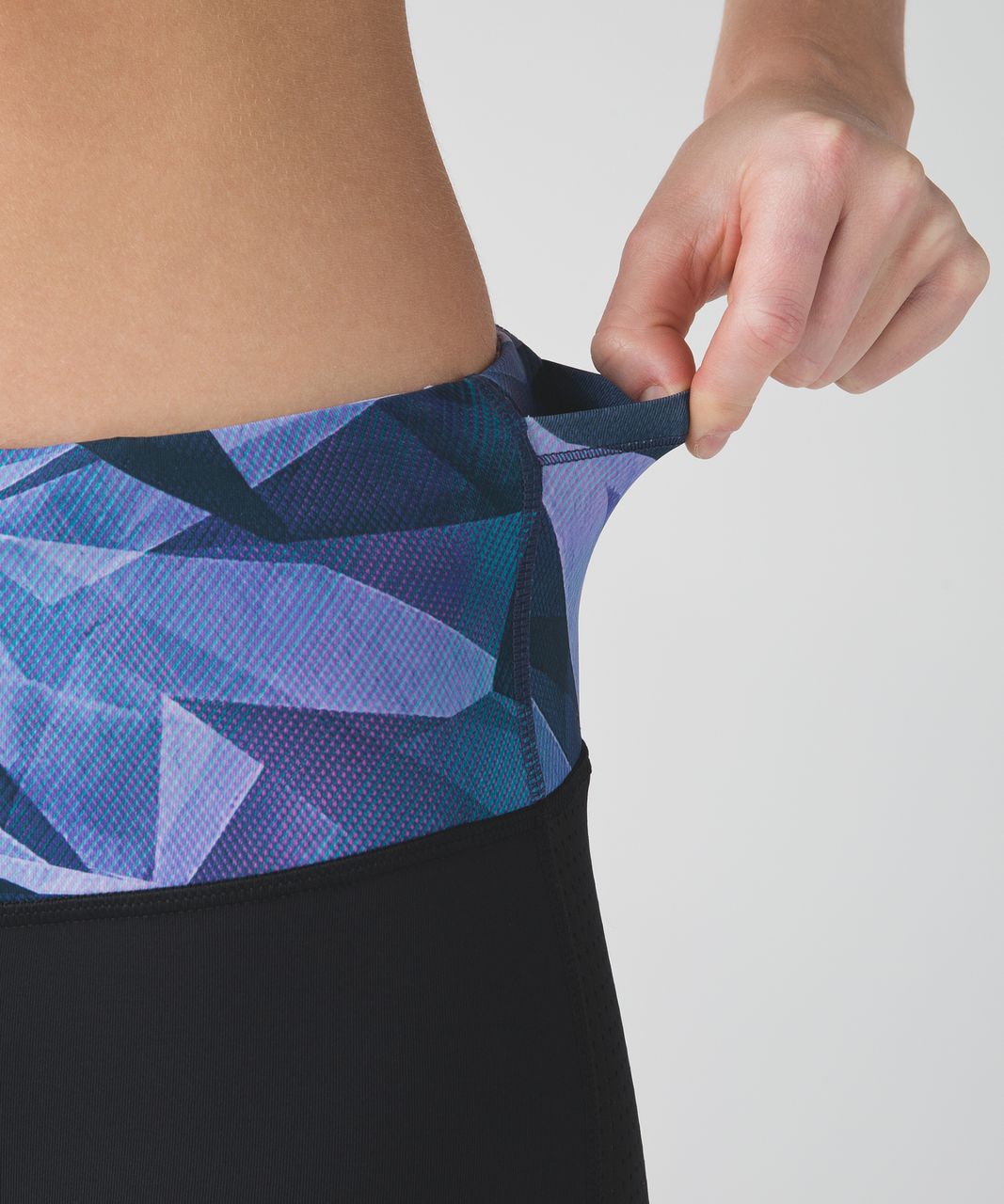 Lululemon Var-City Crop - Black / Pretty Prism Multi