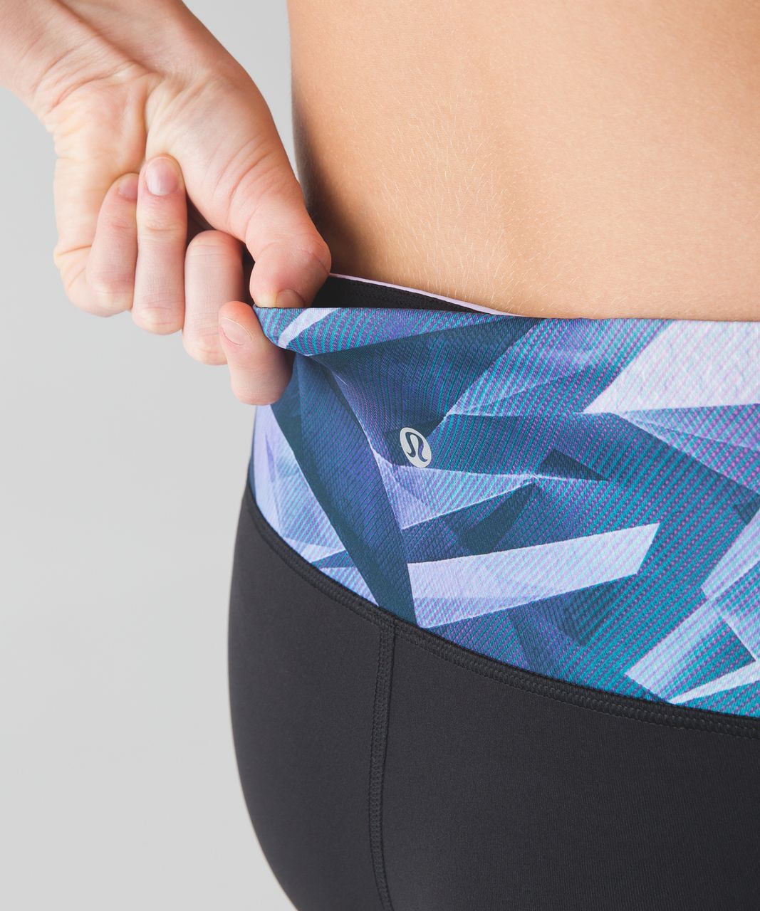 Lululemon Var-City Crop - Black / Pretty Prism Multi