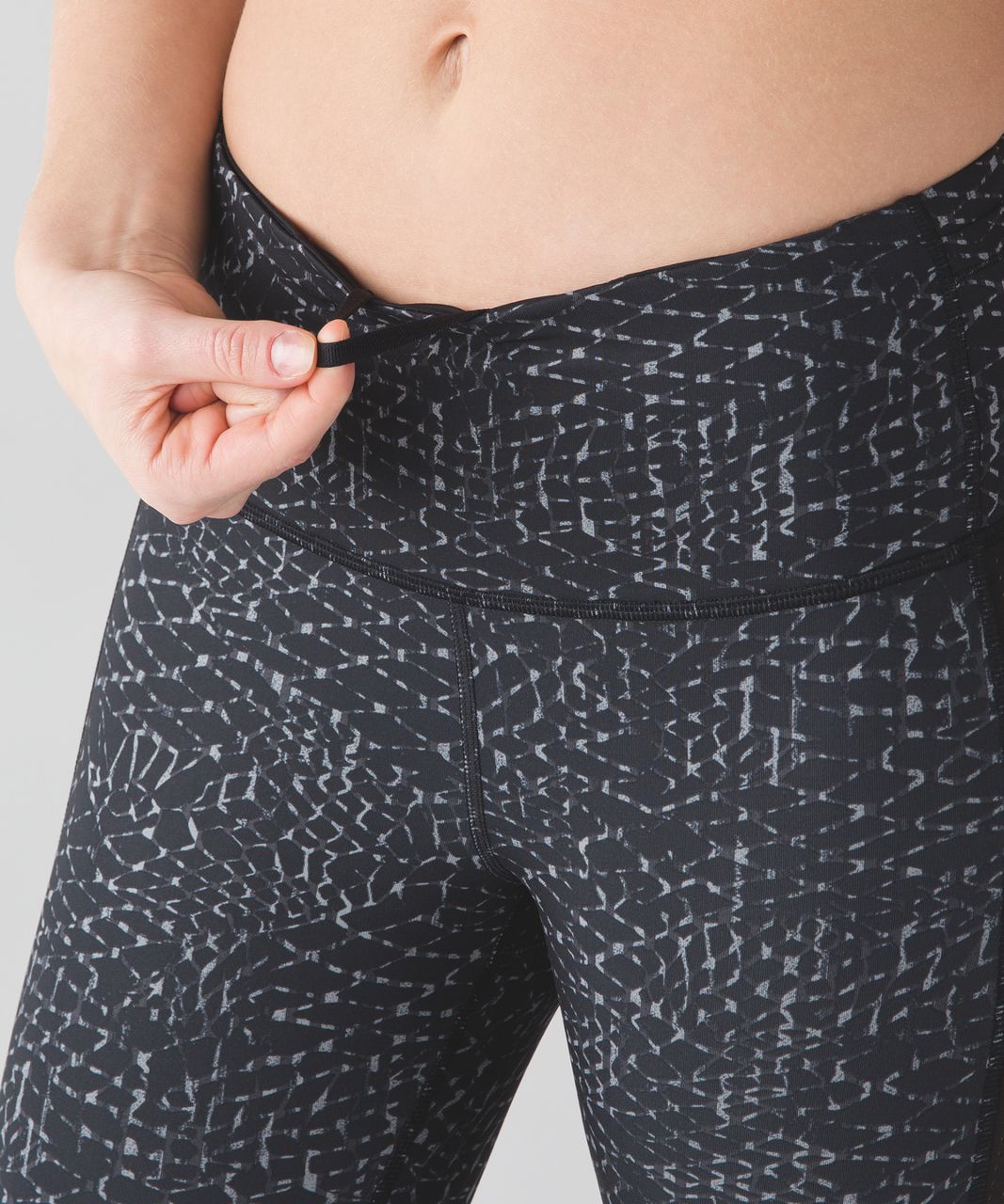 Lululemon Var-City Crop - Samba Snake Battleship Black / Black