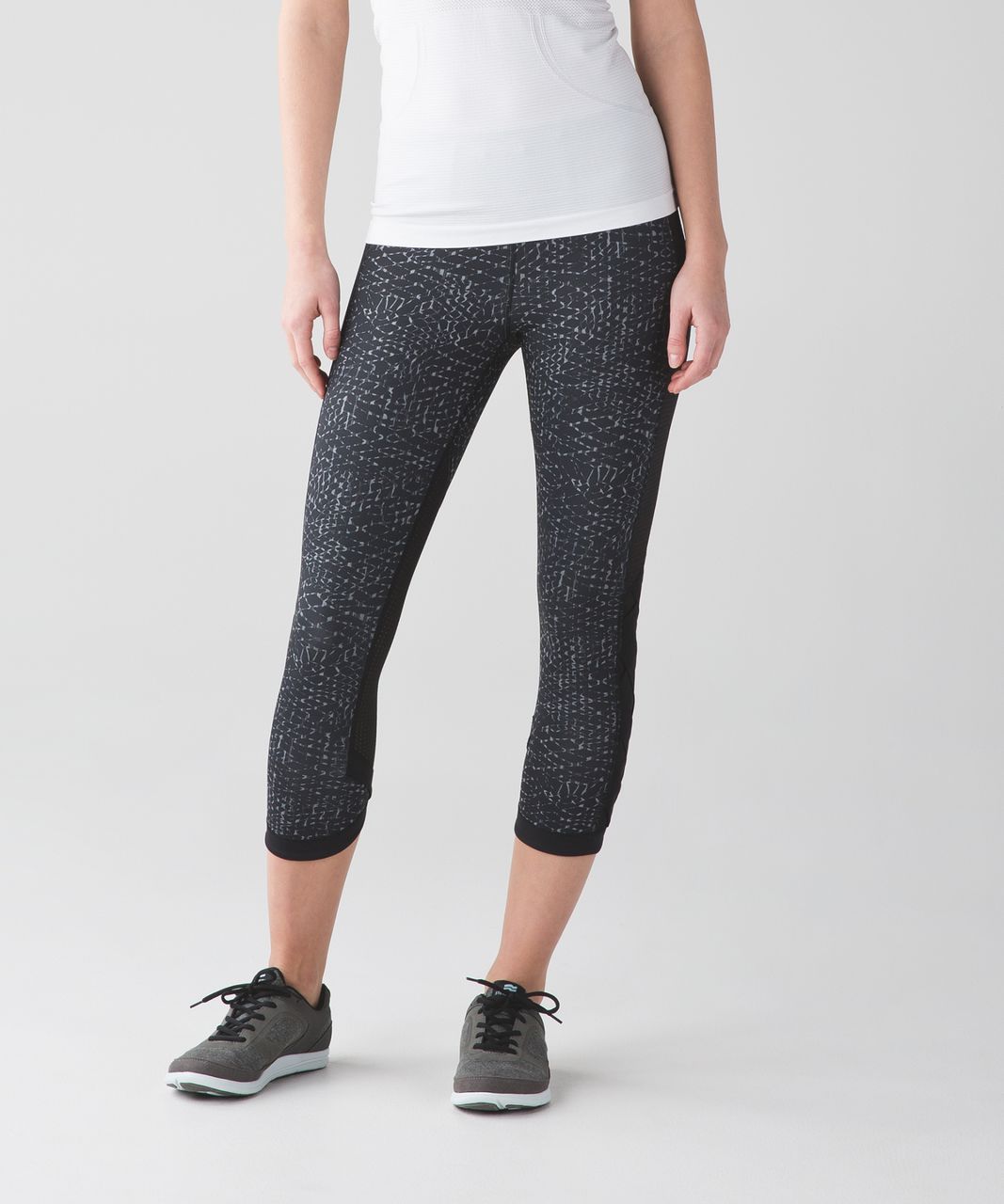 Lululemon Var-City Crop - Samba Snake Battleship Black / Black