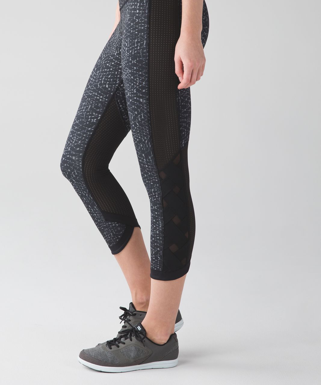 Lululemon Var-City Crop - Samba Snake Battleship Black / Black