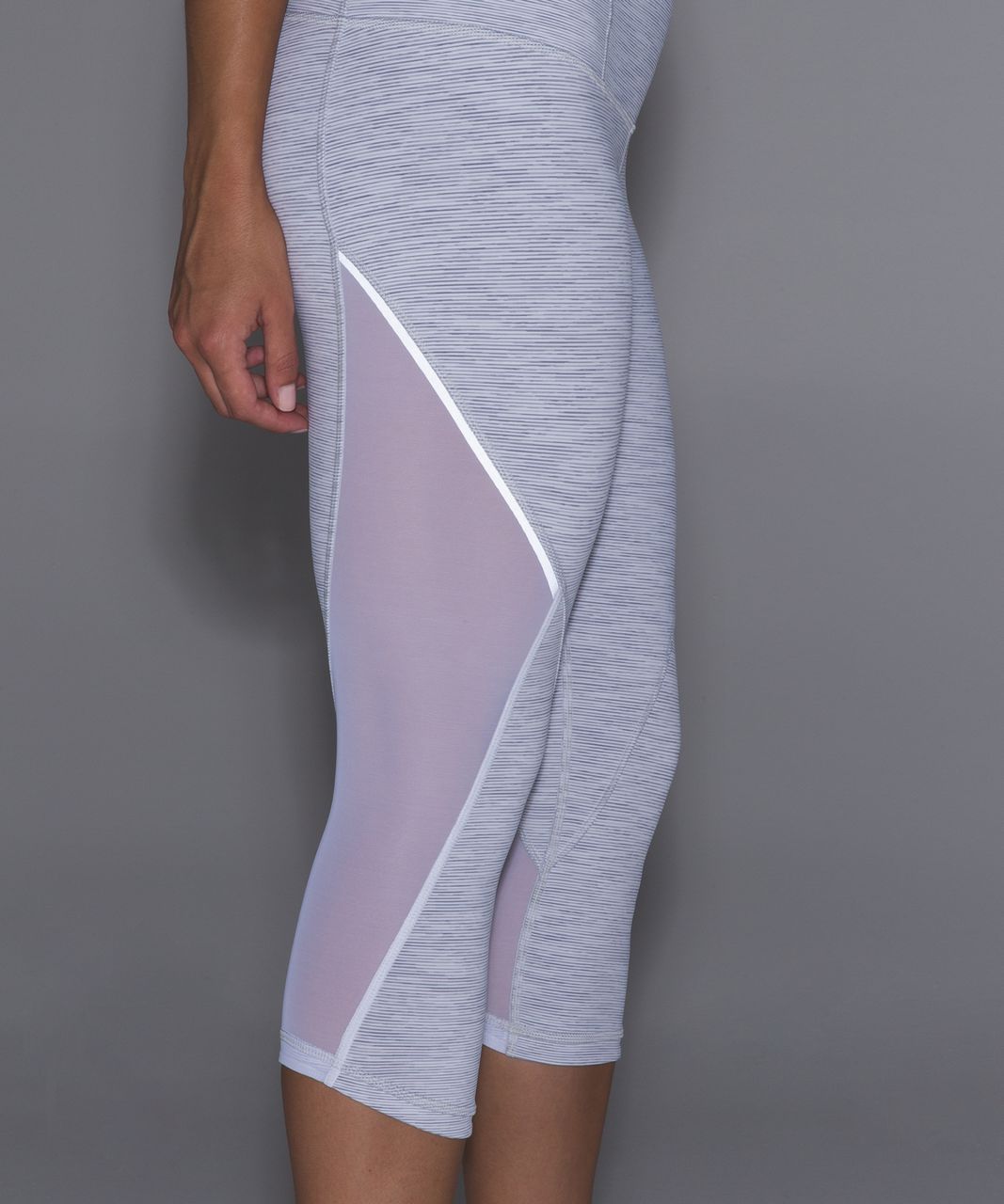 Lululemon Run With The Sun Crop (Reflective) - Black / Reflective