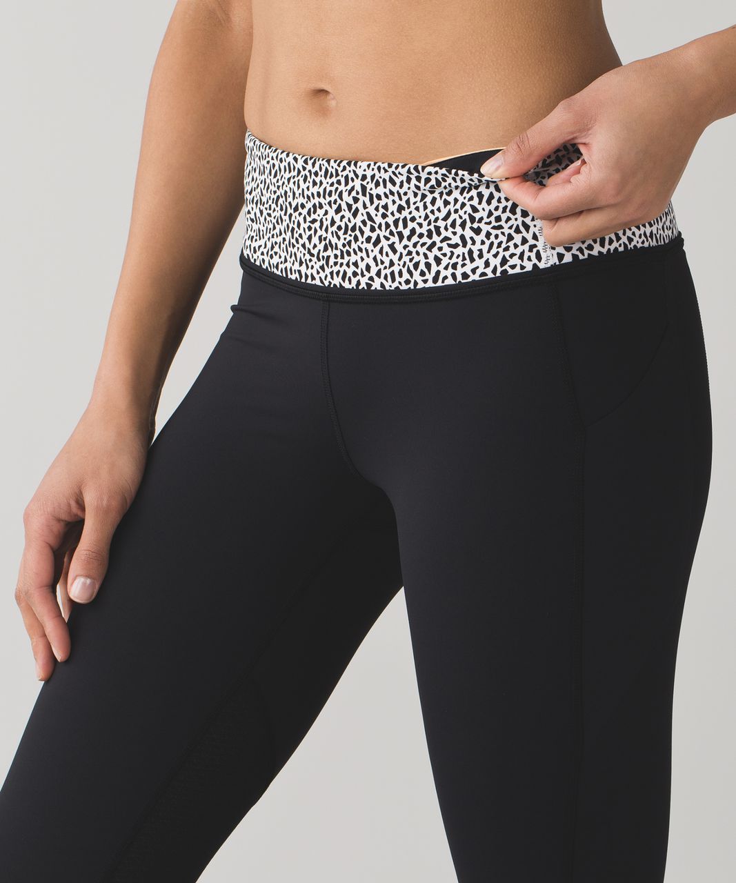 Lululemon [] Pace Rival Crop in Black/ Miss Mosaic Black Size US 2