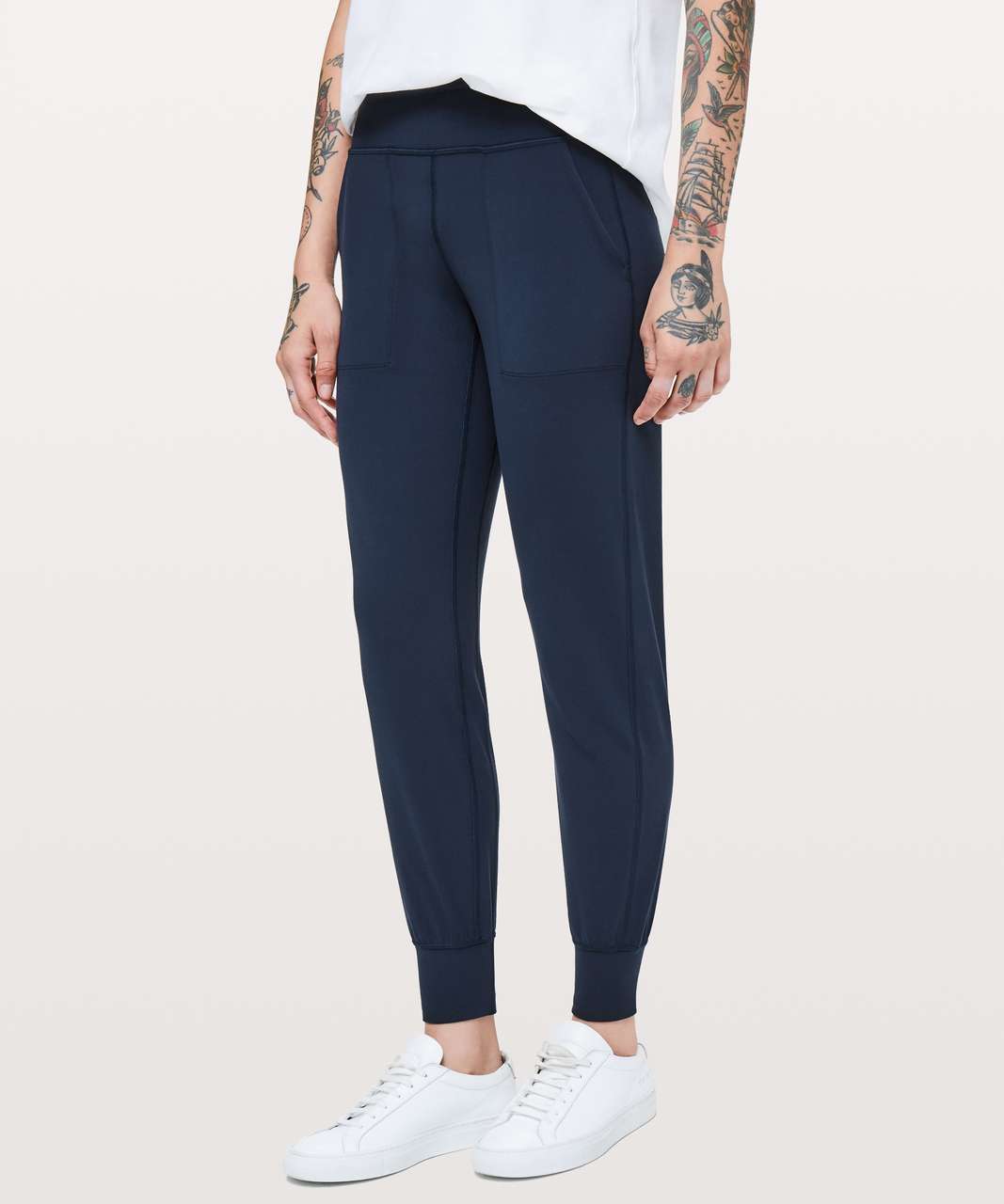 Took a chance on Align joggers in true navy (10): I never knew comfort  before now 👏 I sized up from my usual leggings size (8) to my shorts size  (10)! : r/lululemon