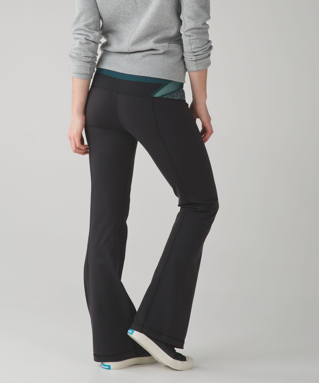 Lululemon Groove Super-High-Rise 32.5 Flared Pant Nulu Black Size 4 MSRP  $118.00