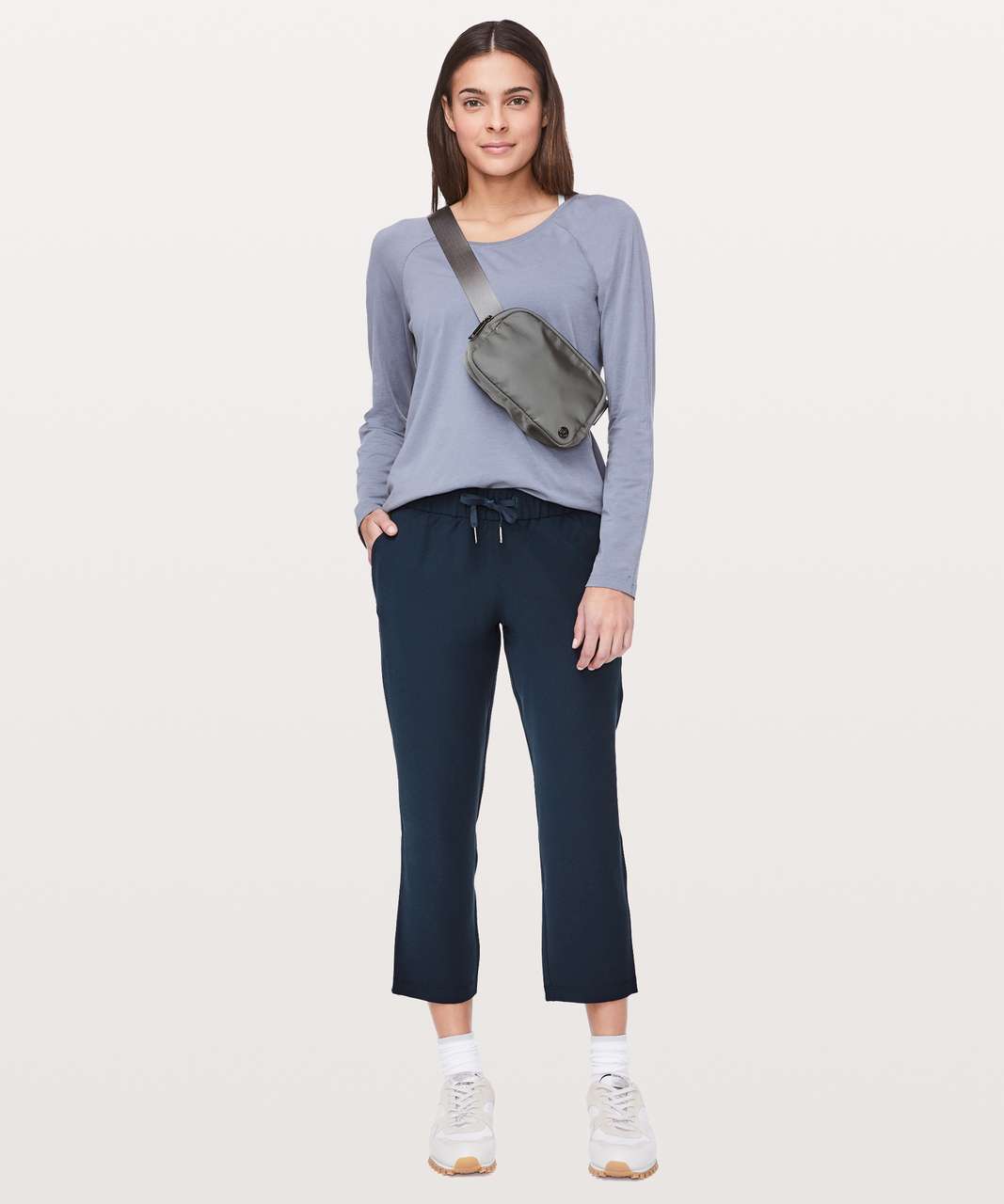 Lululemon On The Fly Crop *Woven 23" - True Navy