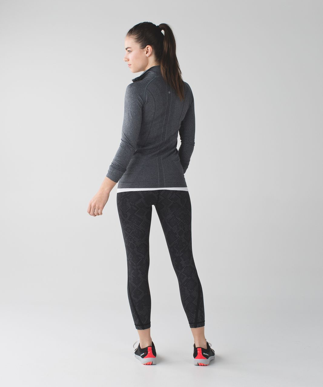 Lululemon Women Solid Black Drawstring 27 4-Way Luxtreme On the Fly 7/8 Pant  10