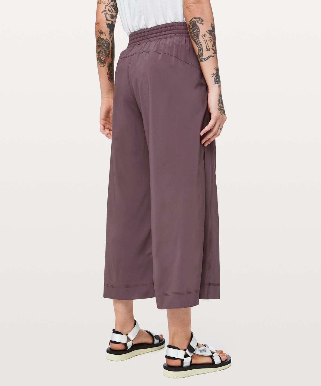 third pair of wanderer culottes just came in and I don't think I can get  anymore obsessed w these pants!! they're on WMTM y'all! {size 4 on 5'1-2”  ~123 lb gal} 