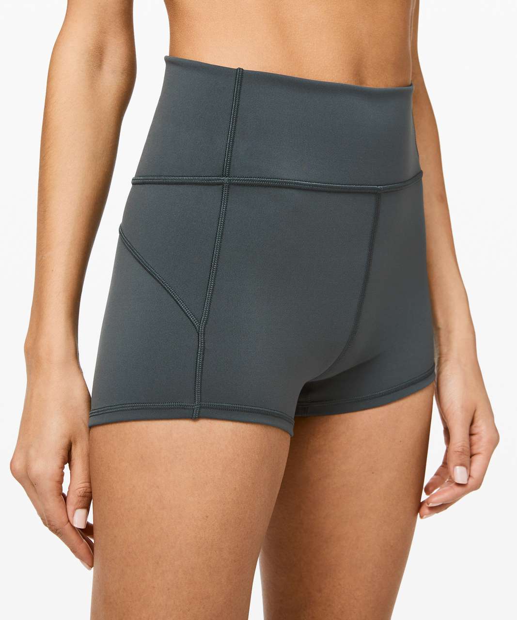 Lululemon In Movement Short *Everlux 2.5" - Nightcap