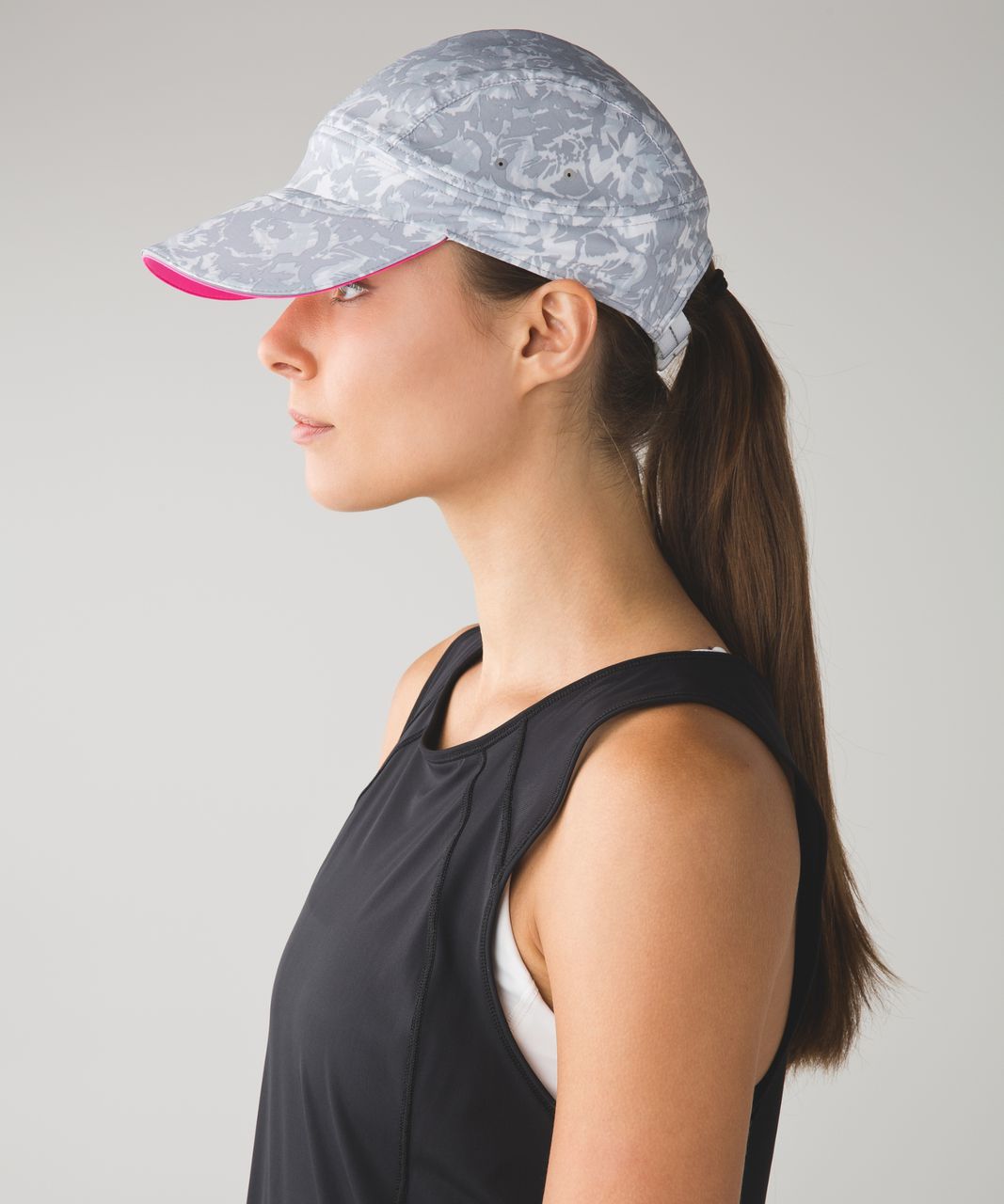 Lululemon Race To Place Run Hat 2.0 - Fleur Sombre White Silver Fox