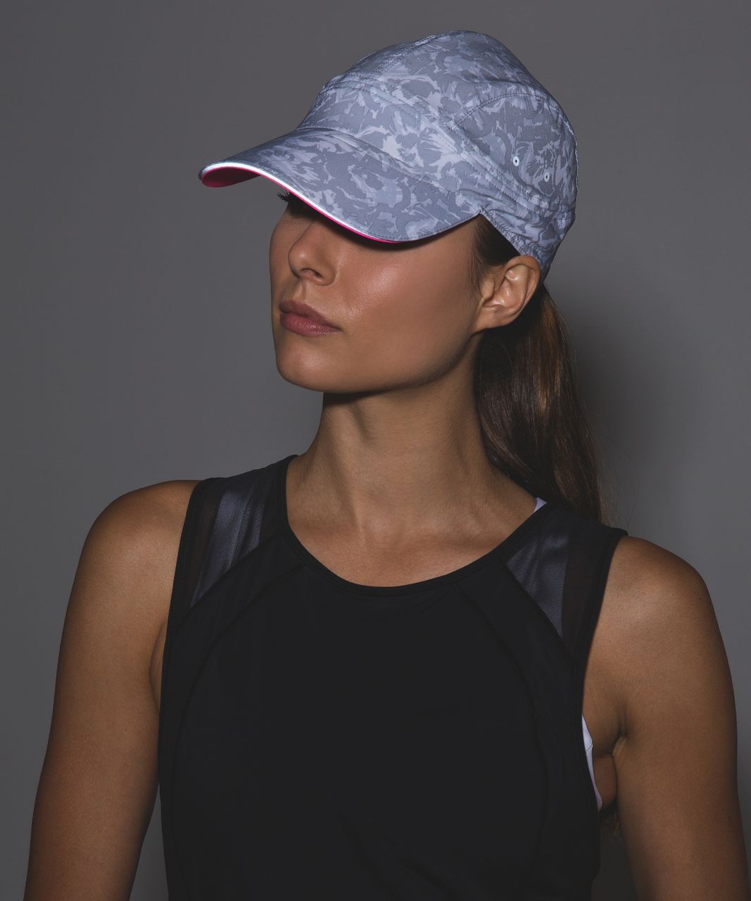 Lululemon Race To Place Run Hat 2.0 - Fleur Sombre White Silver Fox