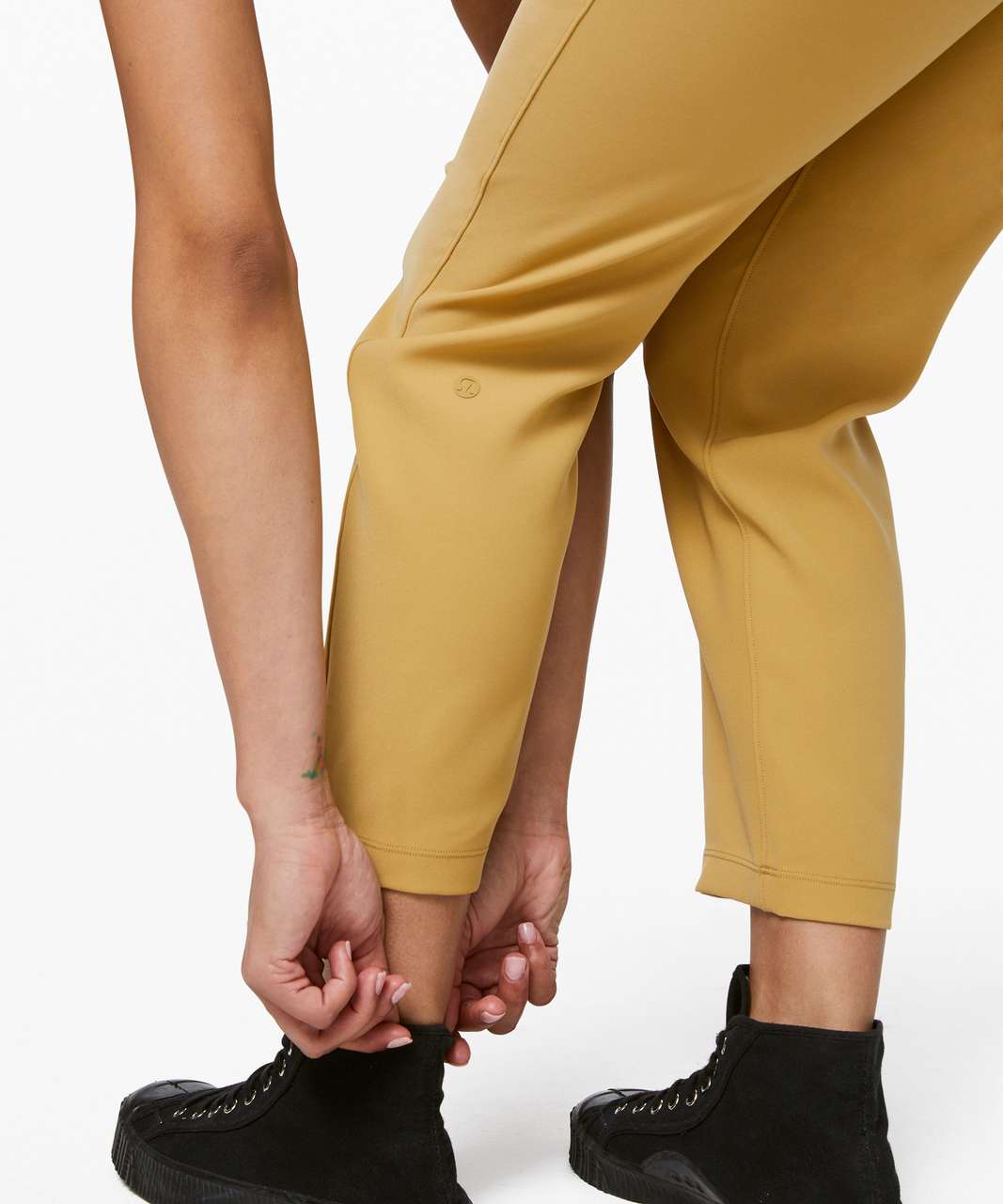 Lululemon On the Fly 7/8 Pant *Woven - Vintage Gold - lulu fanatics