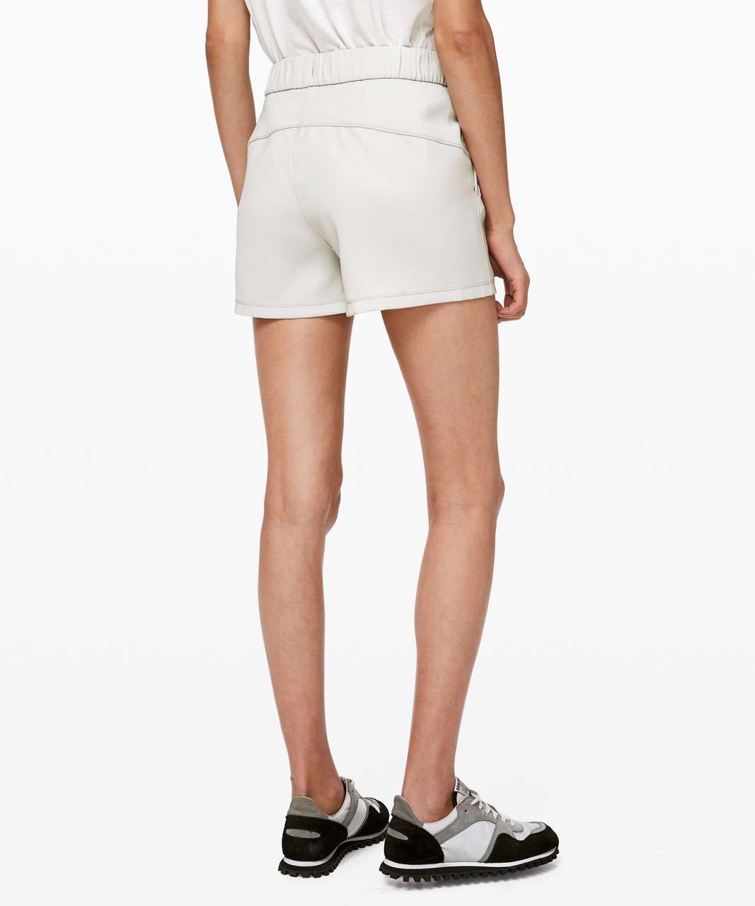 Lululemon On the Fly Short *Woven *2.5" - Silverstone